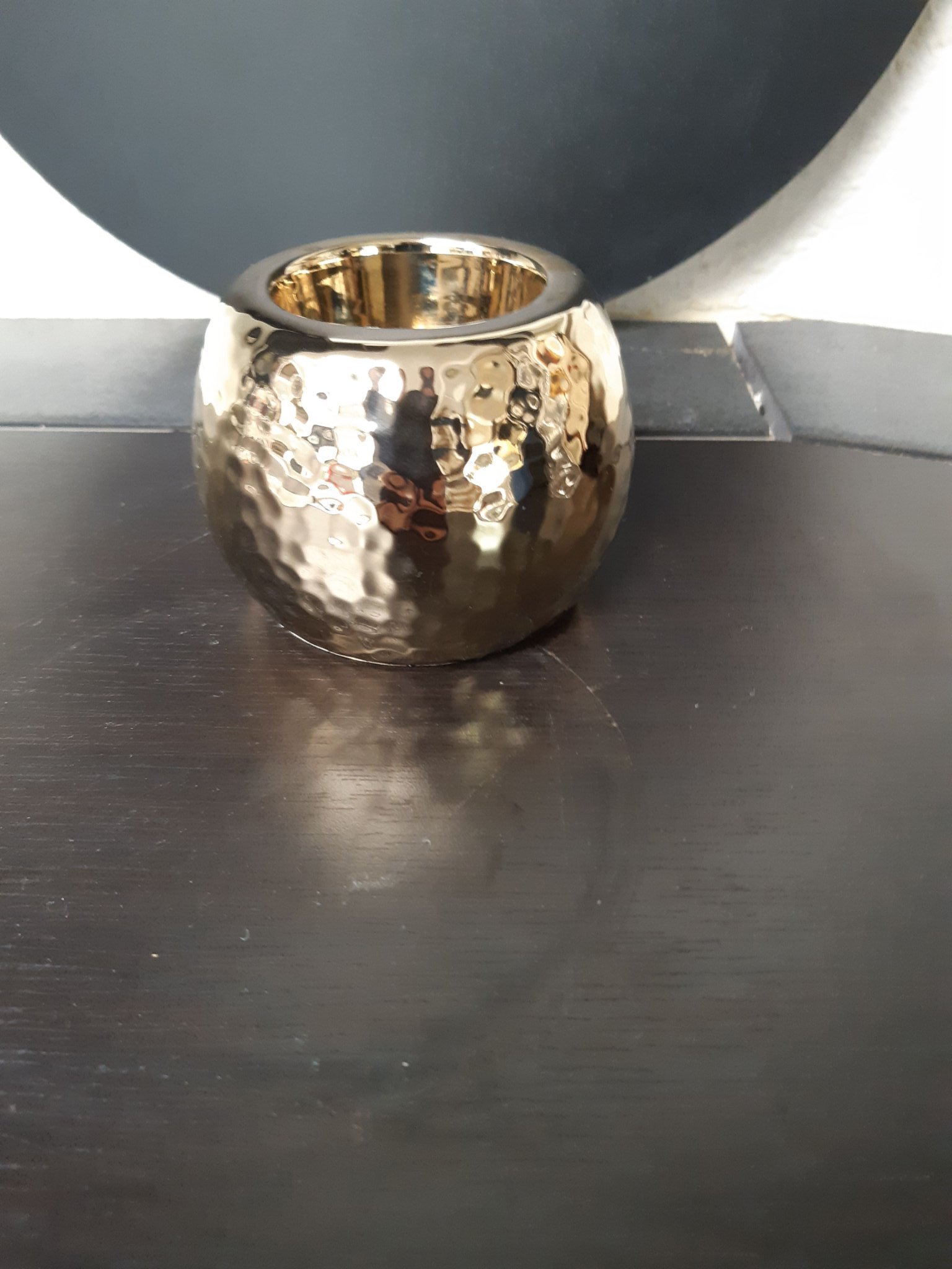 Guld ljushållare. Retro