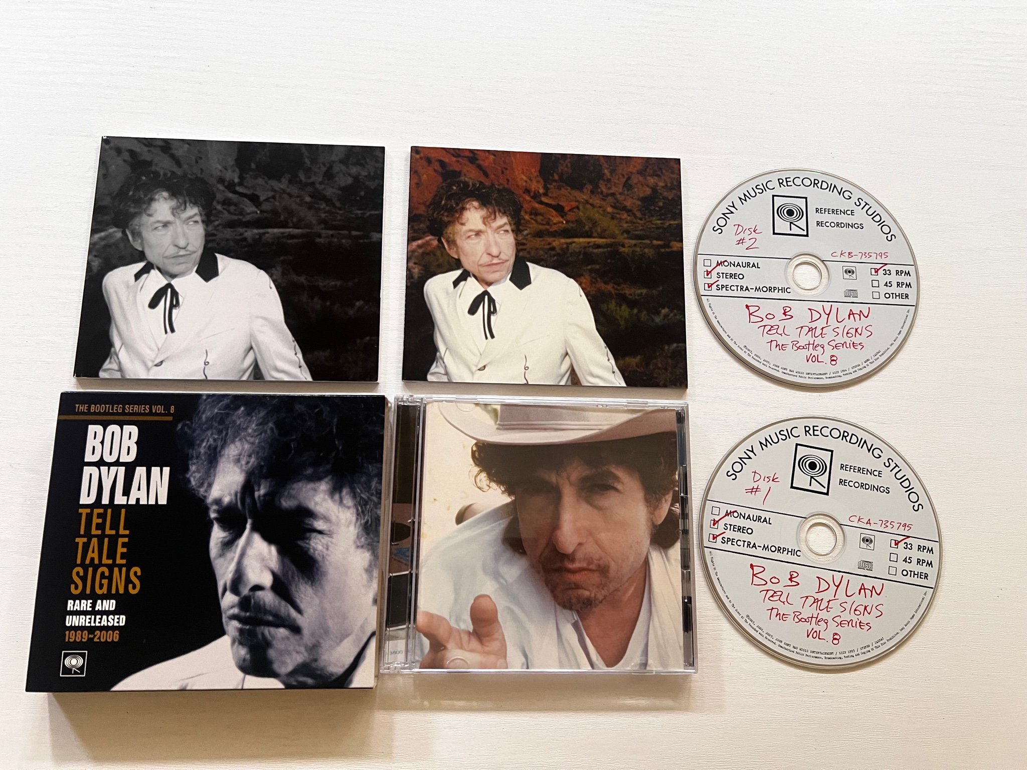 Se produkter som liknar Bob Dylan - Tell Tale Signs: .. på