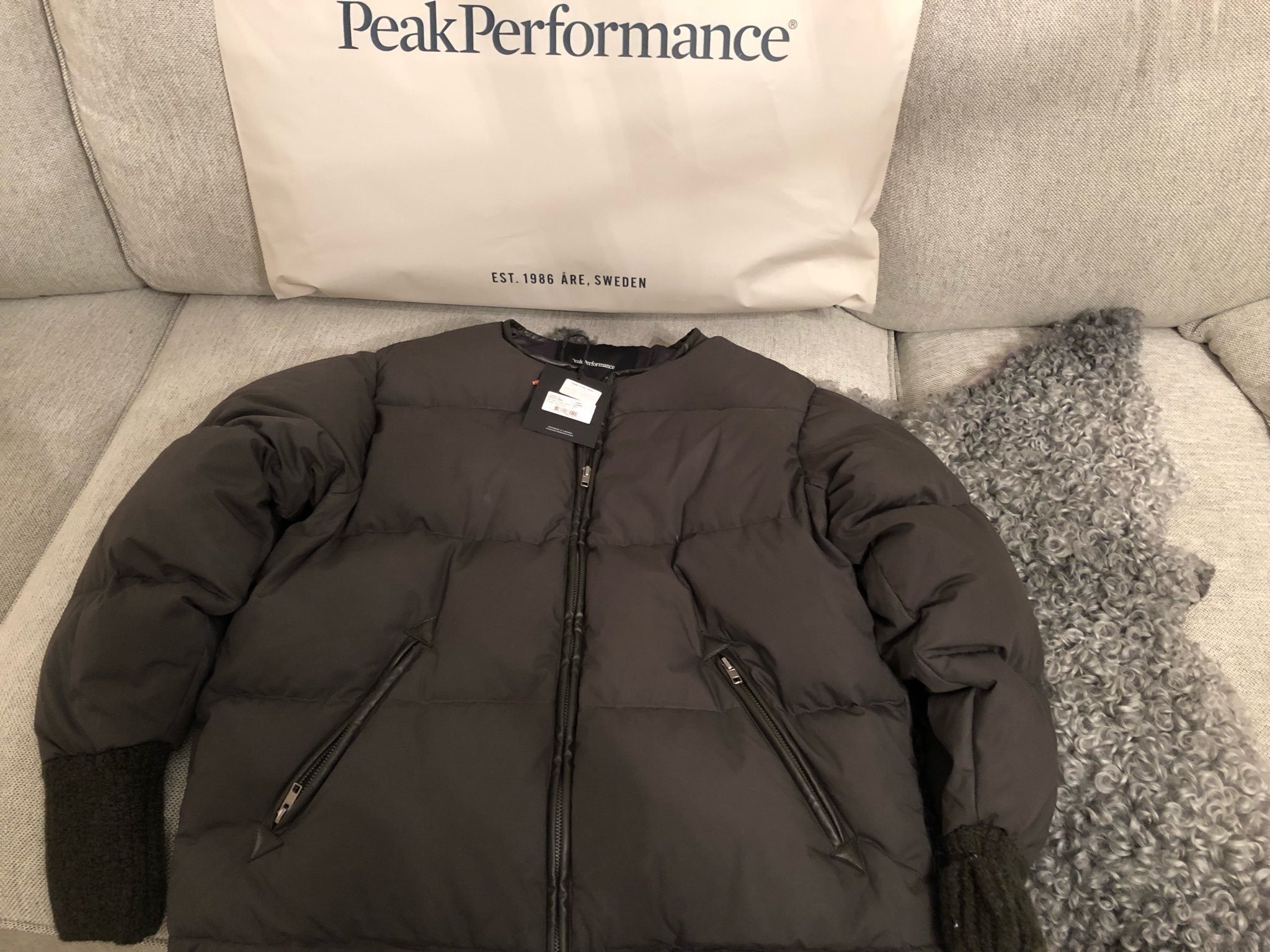 Peak Performance jacka dam str L (415323818) ᐈ Köp på Tradera Peak Performance jacka dam str L (415323818) ᐈ Köp på Tradera