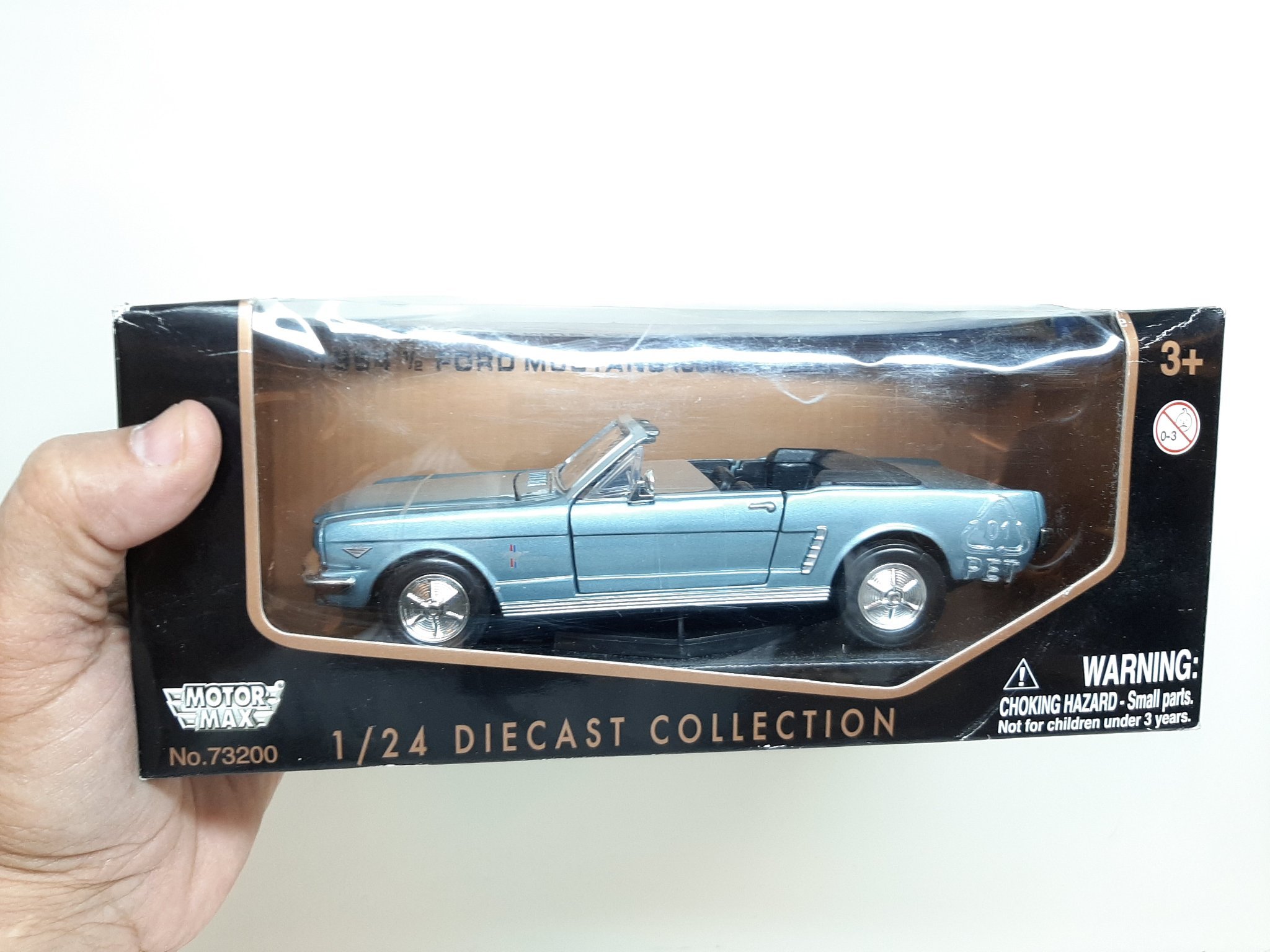 modellbilar , FORD MUSTANG CONVERTIBLE, 1964 i skalan 1:24,diecast bilar,