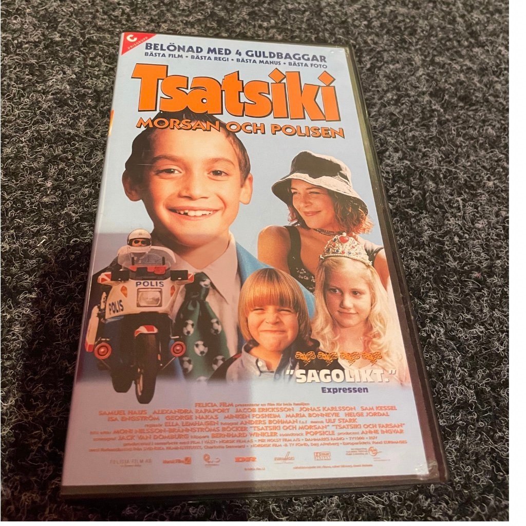 Tsatsiki - morsan och polisen (1999), VHS-film | Köp på Tradera (612084023)