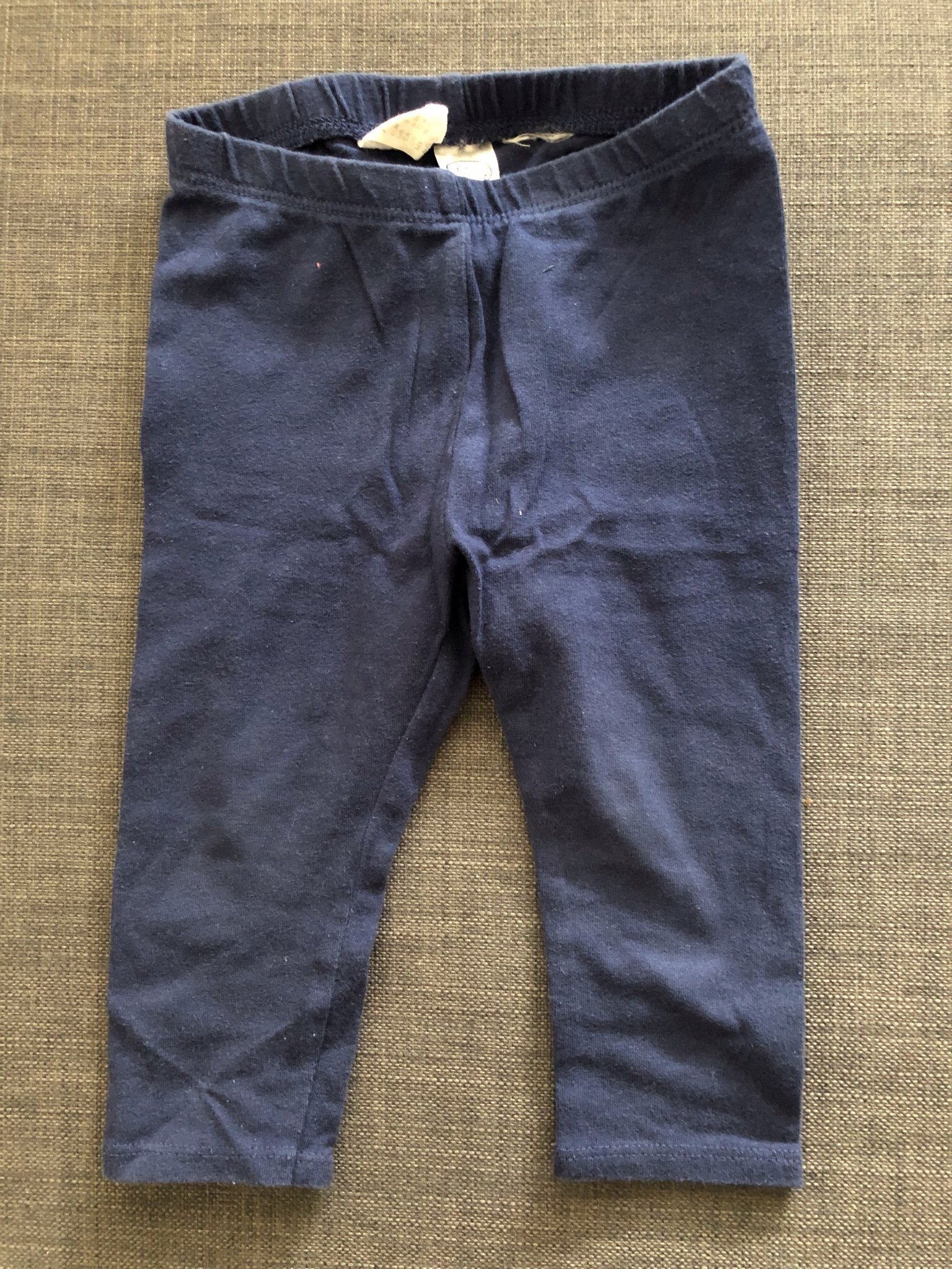 Ett par marinblå leggings. Storlek 74