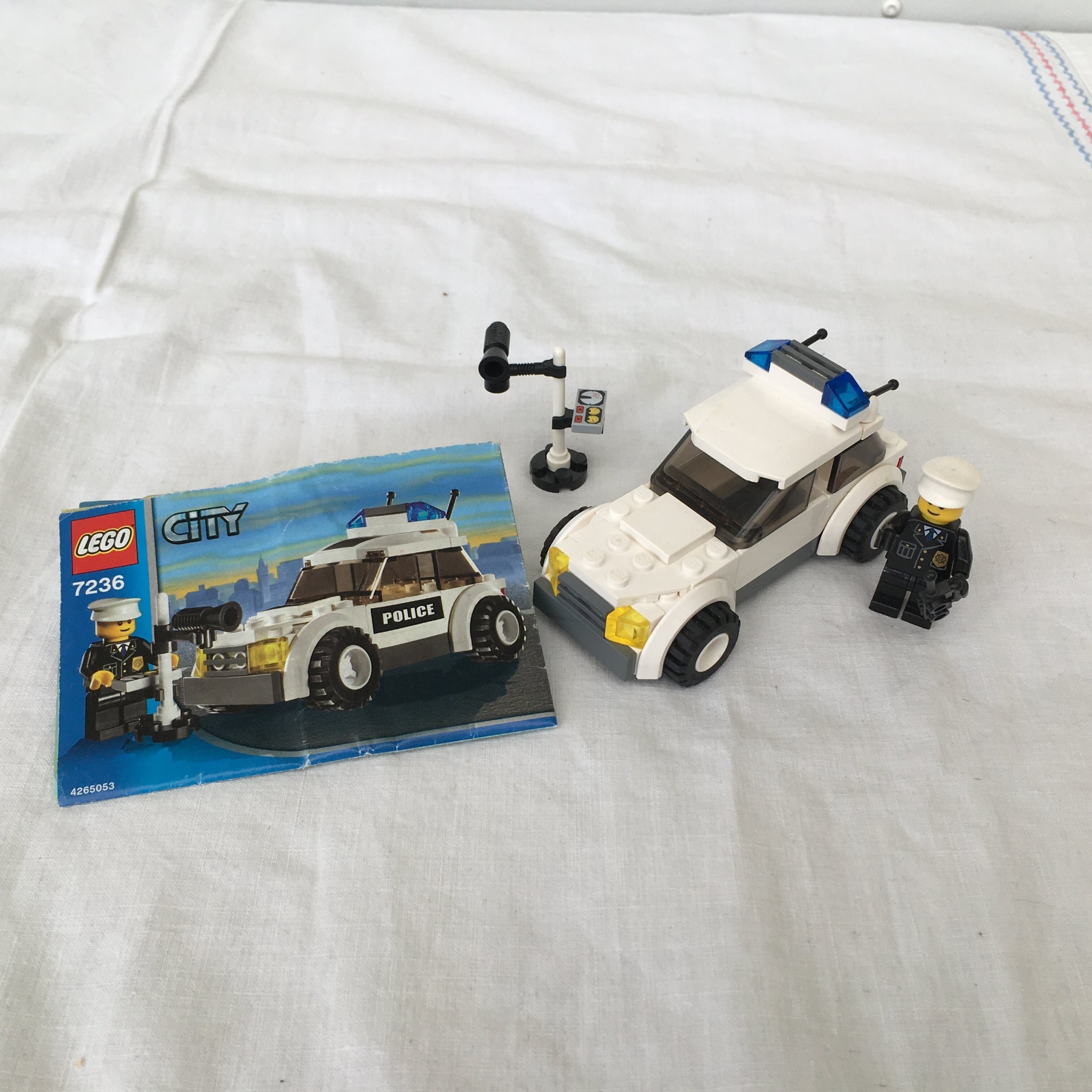 LEGO City 7236 - Polisbil med figur