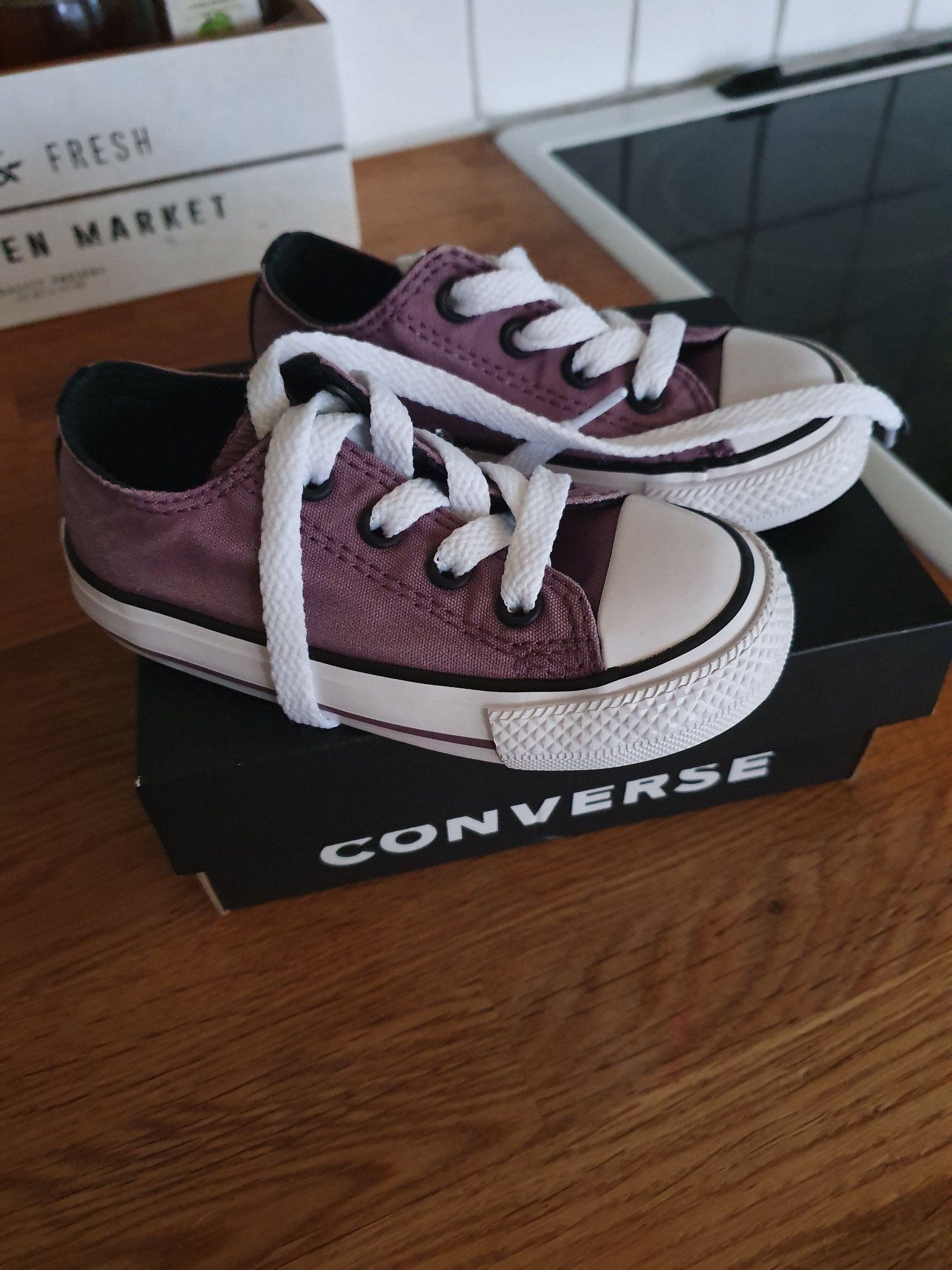 Låga Converse storlek 22