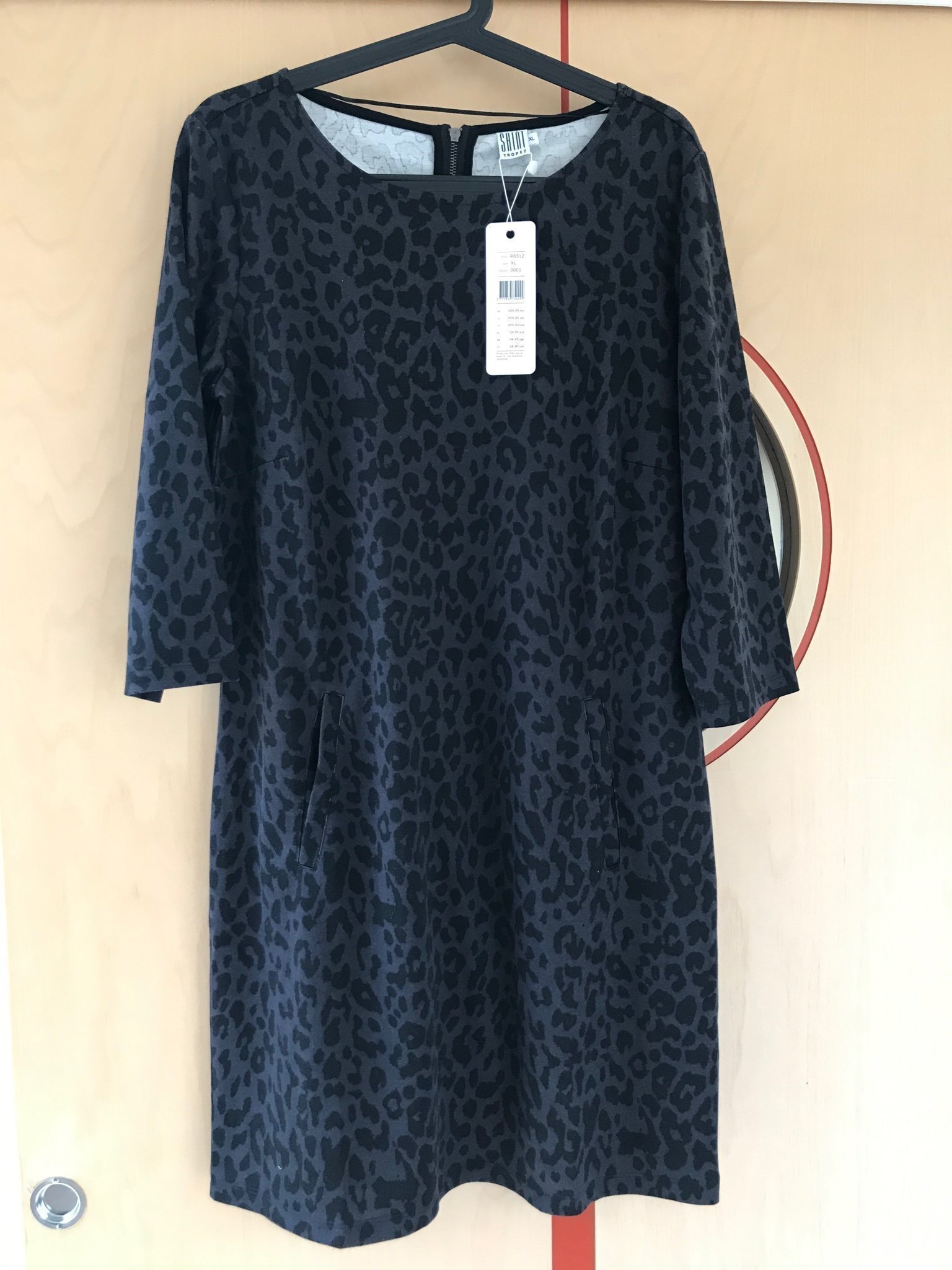 Ny klänning från Saint Tropez (MQ) i strl XL, grått leopardmönster