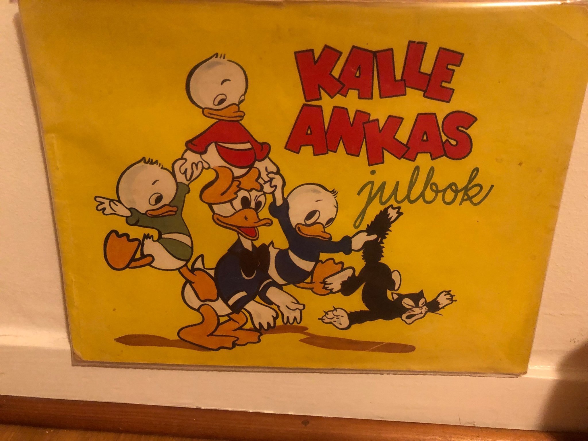 Se produkter som liknar Kalle Anka julbok 1948 på Tradera (617307437)