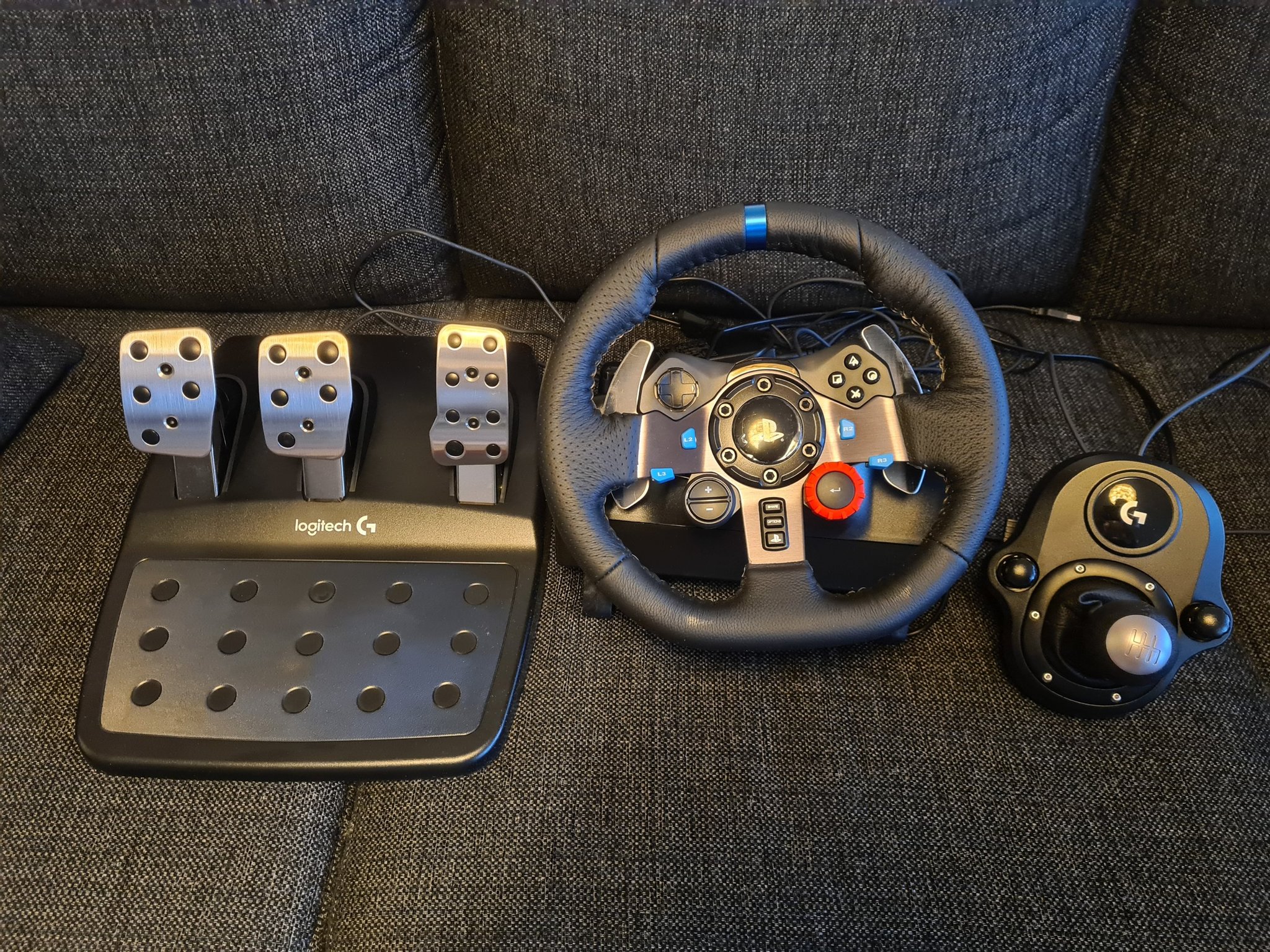 Logitech G29 ratt med växelspak till PC, PS4 oc.. Köp på Tradera