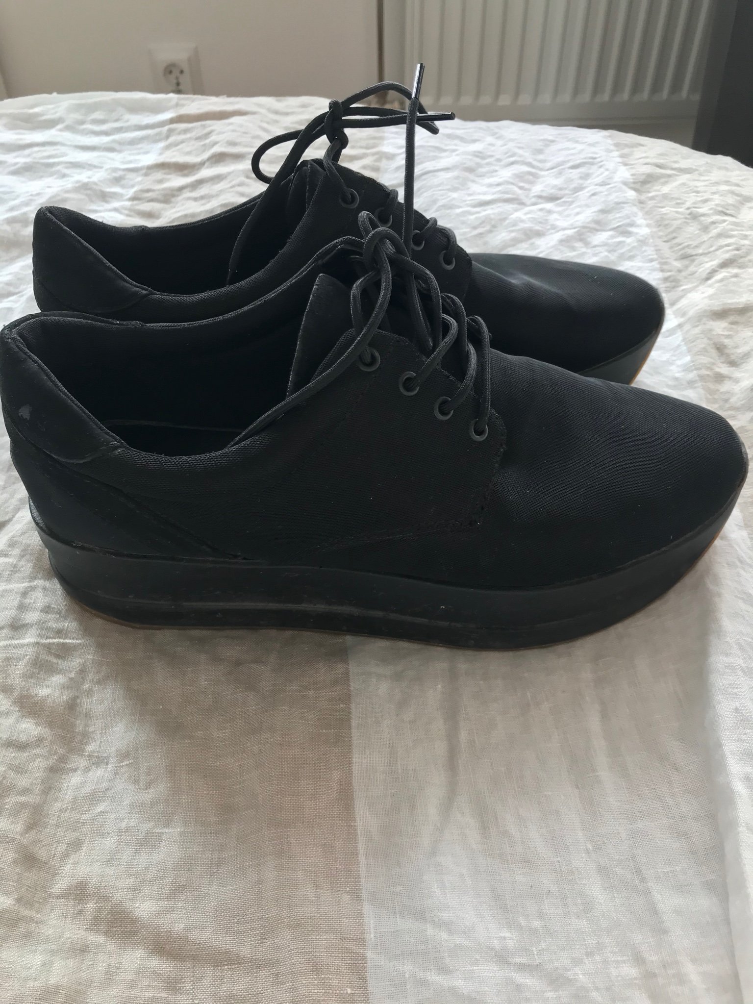 men slip on work shoes