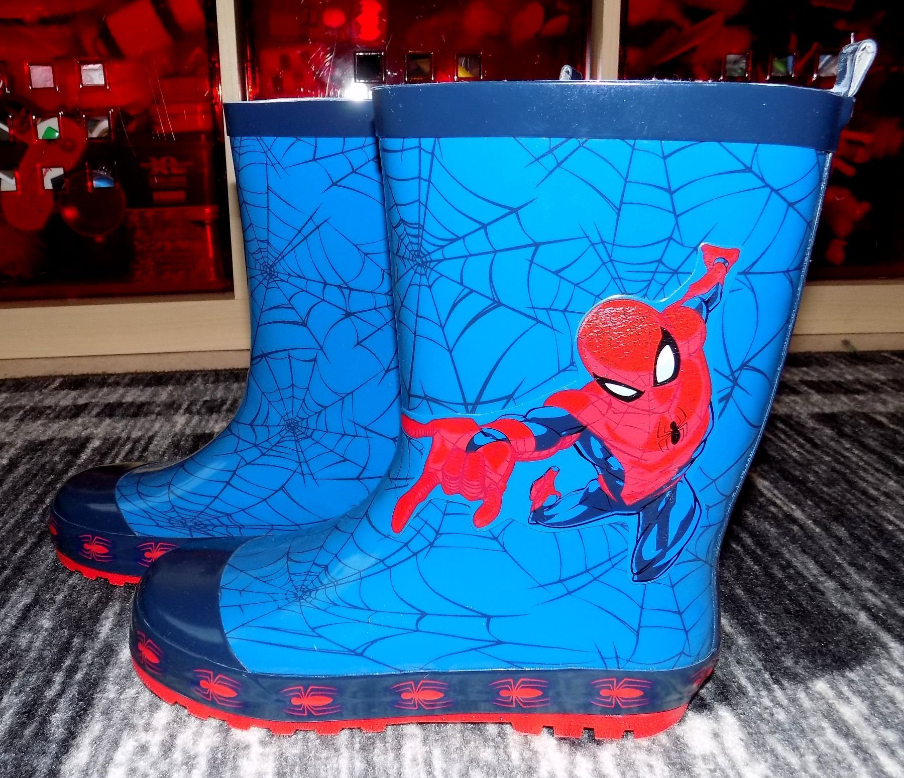 Nya! Jättefina gummistövlar Spiderman Spindelmannen strl 32 (innermått 20,8) Nya! Jättefina gummistövlar Spiderman Spindelmannen strl 32 (innermått 20,8)