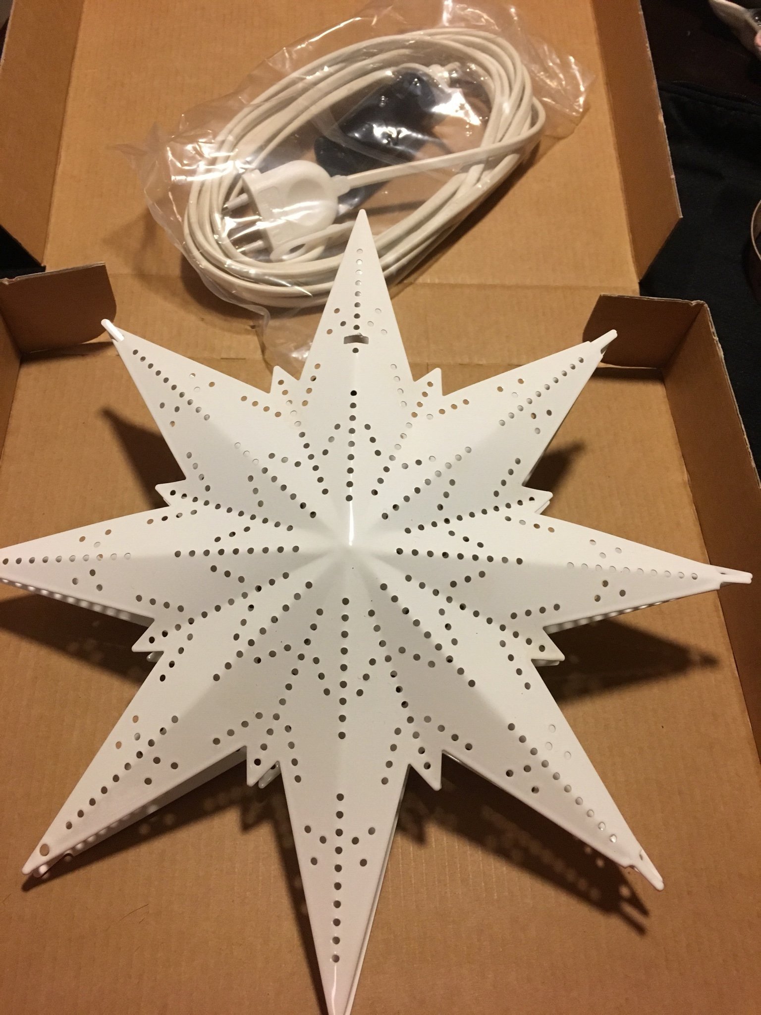 Adventsstjärna vit modell mini 25 cm med upphängning.Aldrig använd . Adventsstjärna vit modell mini 25 cm med upphängning.Aldrig använd .
