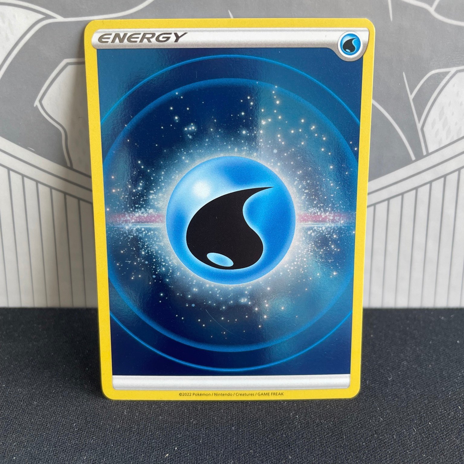 Se produkter som liknar Reverse Holo Water Energy Cro.. på Tradera