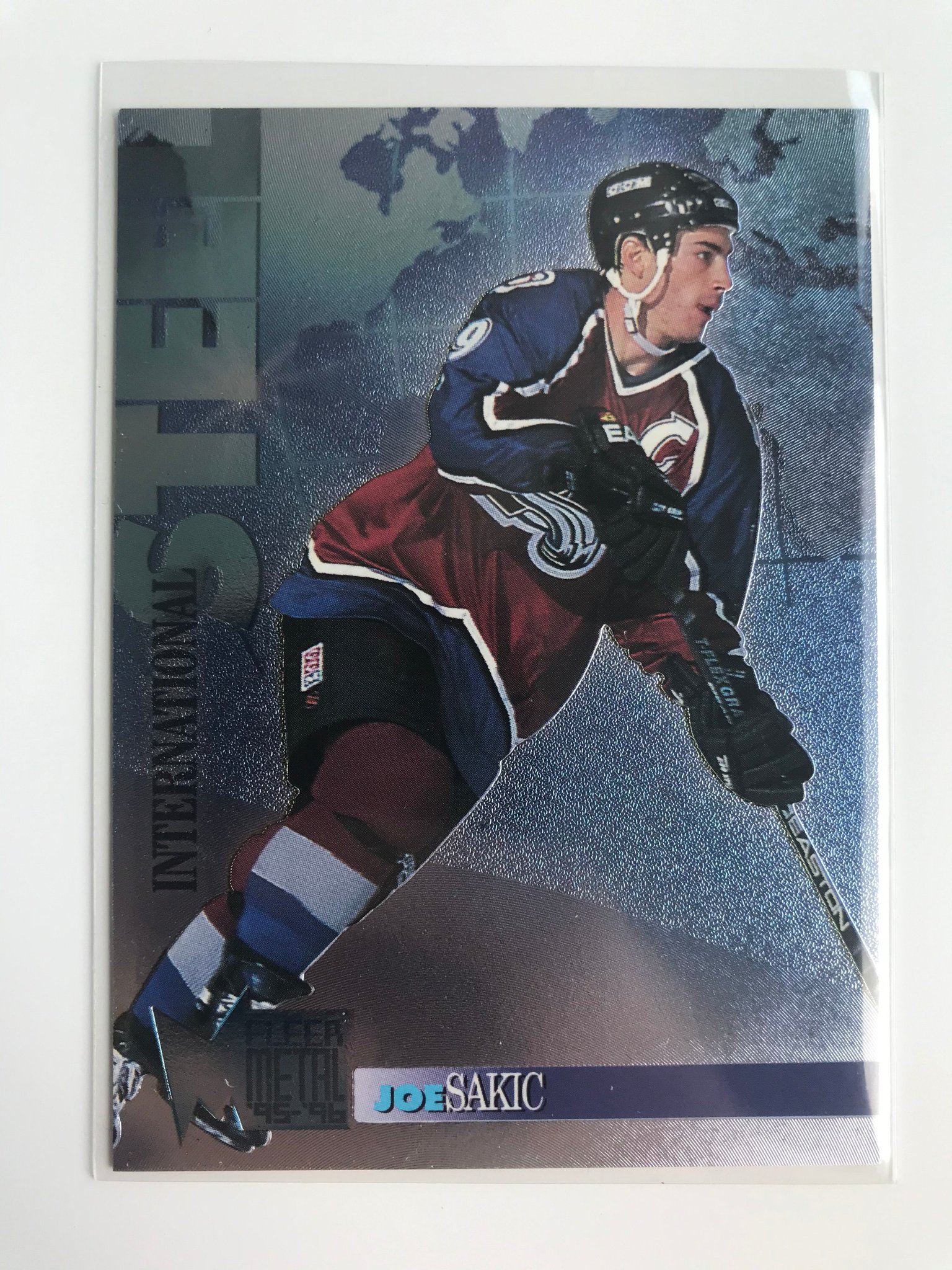 Hockeykort: 1995-96 Metal International Steel #18 Joe Sakic (Avalanche)