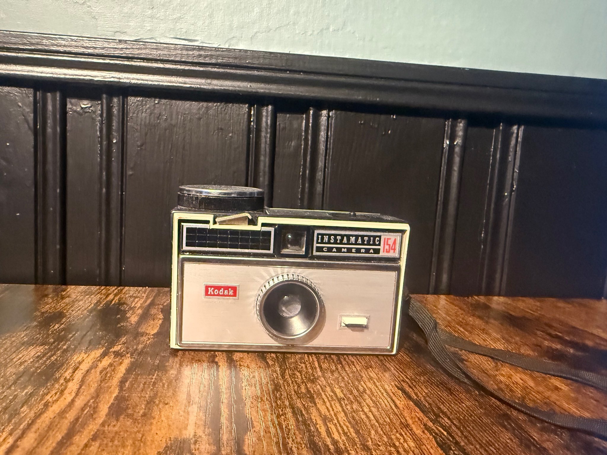 Appareil Photo Vintage Kodak Instamatic 154 – Fonctionnel, Avec Marques D'usage