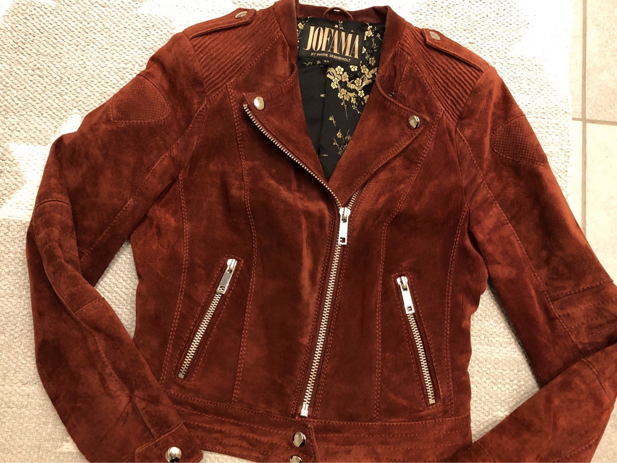 Jofama by Marie Serneholt stl 34 vinröd mocka b.. (386159840 Jofama Marie Biker mockajacka