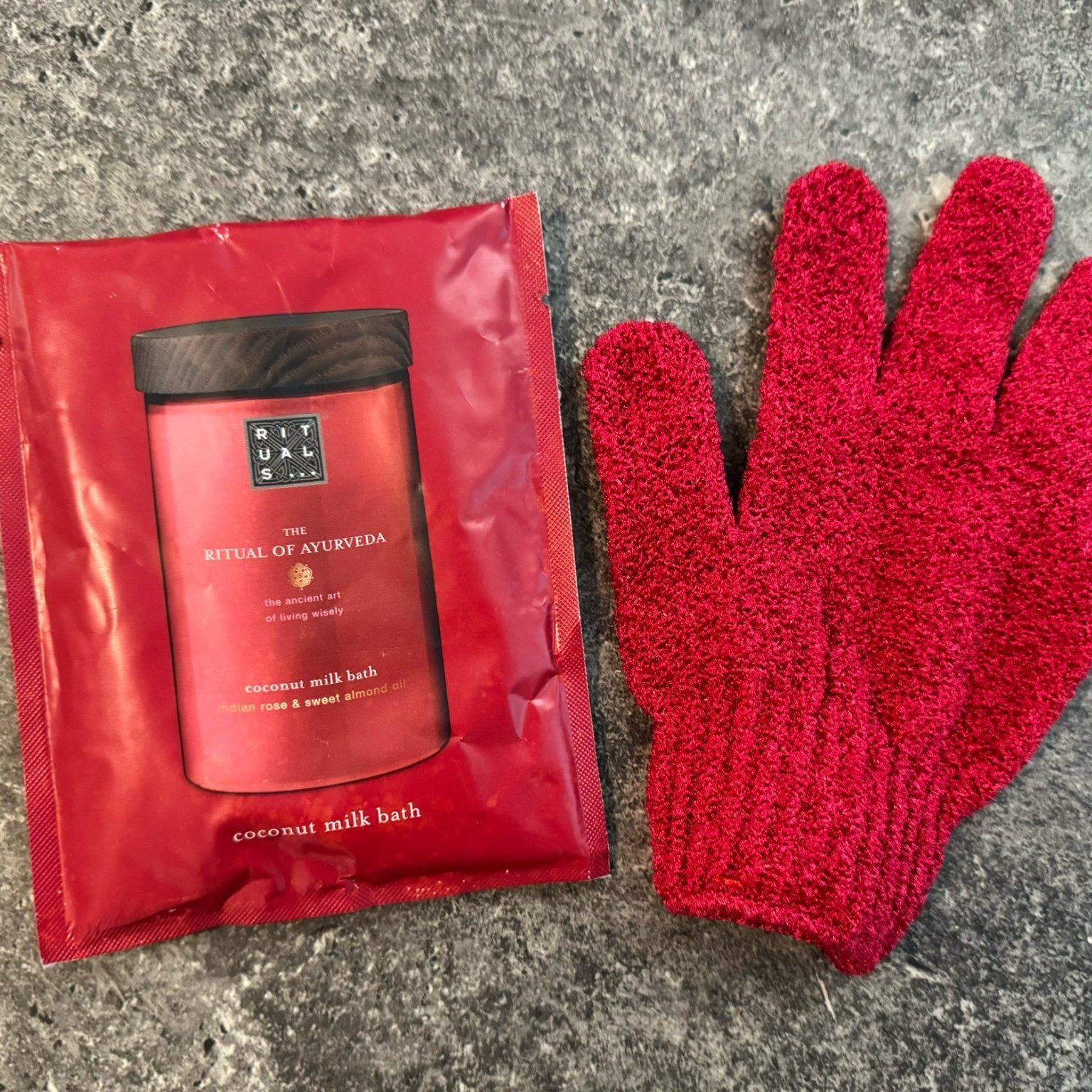 The ritual of Ayurveda Coconut Milk Bath + scru.. Köp på Tradera