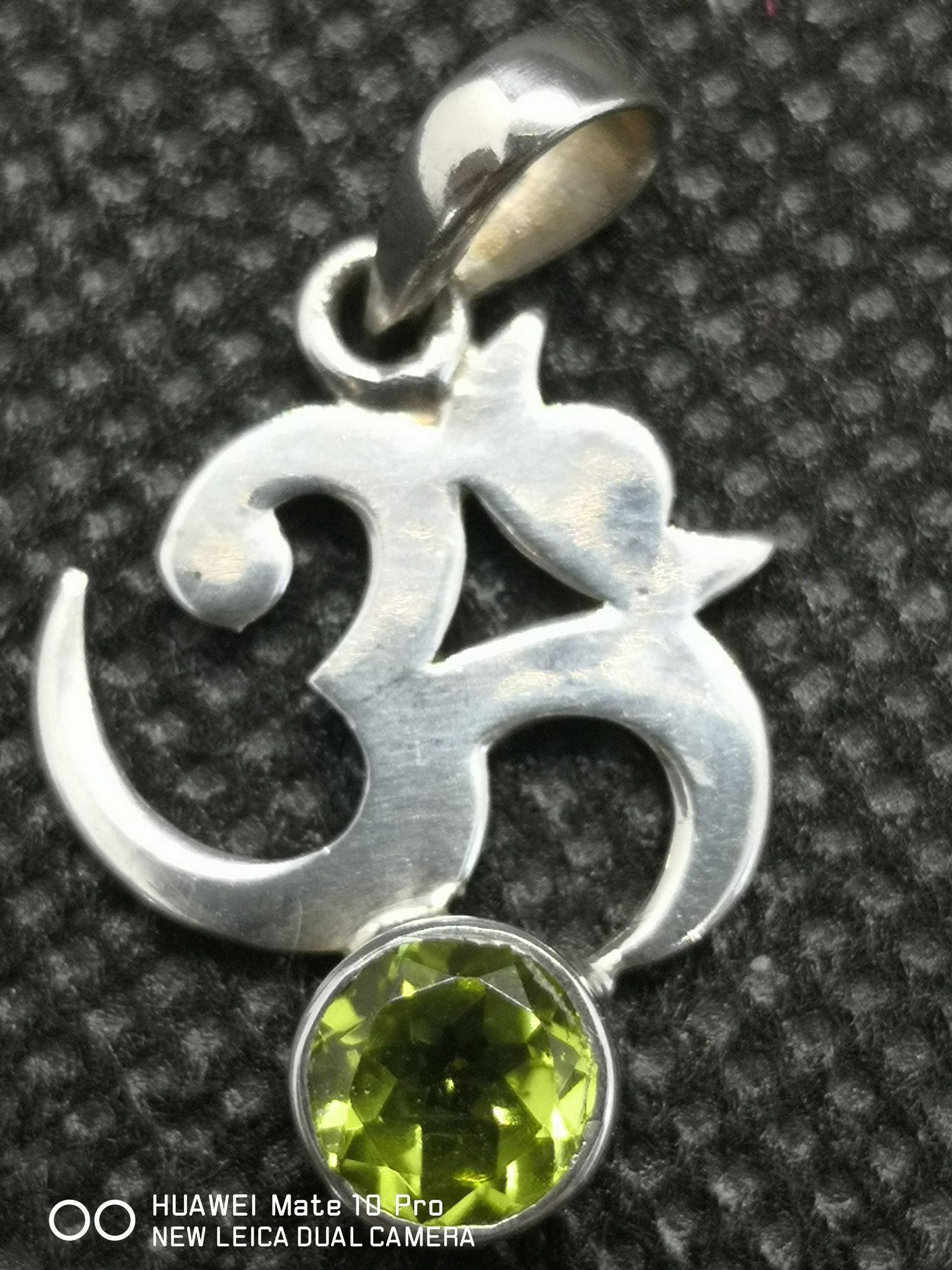 HÄNGE facett PERIDOT OM tecken 17x20mm ~ Silver