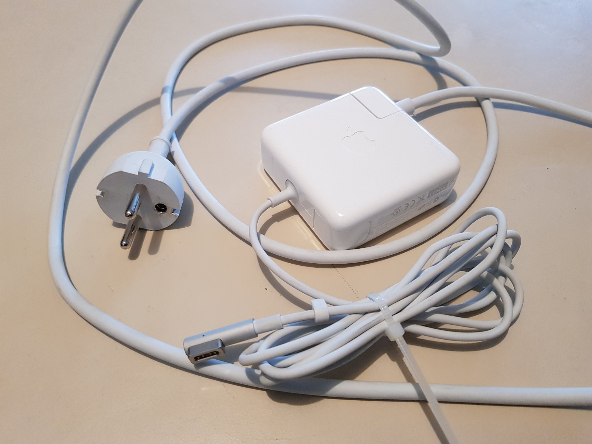 Magsafe power adapter 60W, A1344 (416273280) ᐈ Köp på Tradera Magsafe power adapter 60W, A1344 (416273280) ᐈ Köp på Tradera