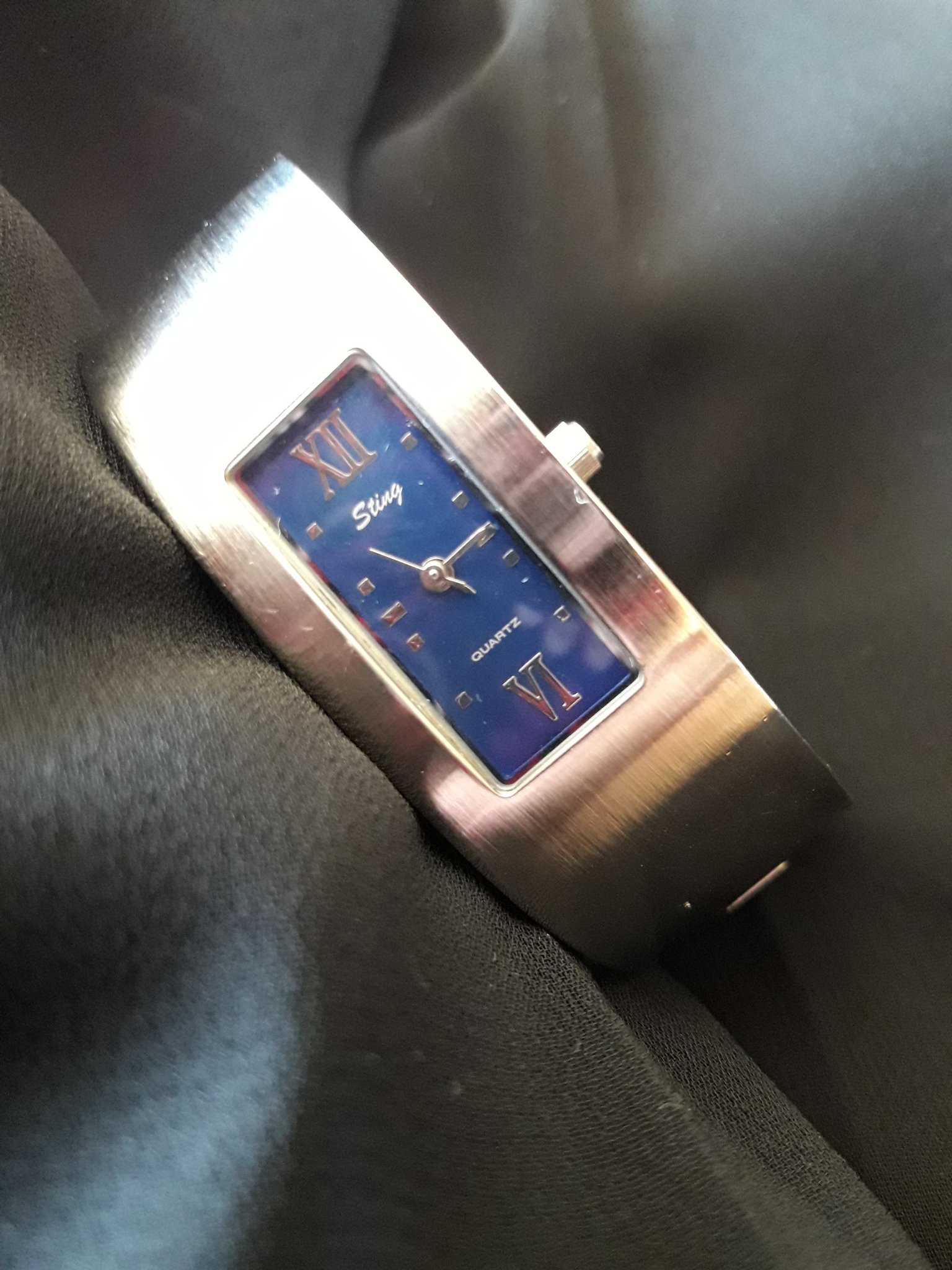 DAMUR MED STELT ARMBAND, Sting