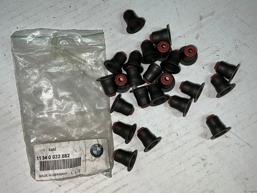 BMW N52 // 11340032582 Repair kit v.. Köp från BHEAB på Tradera