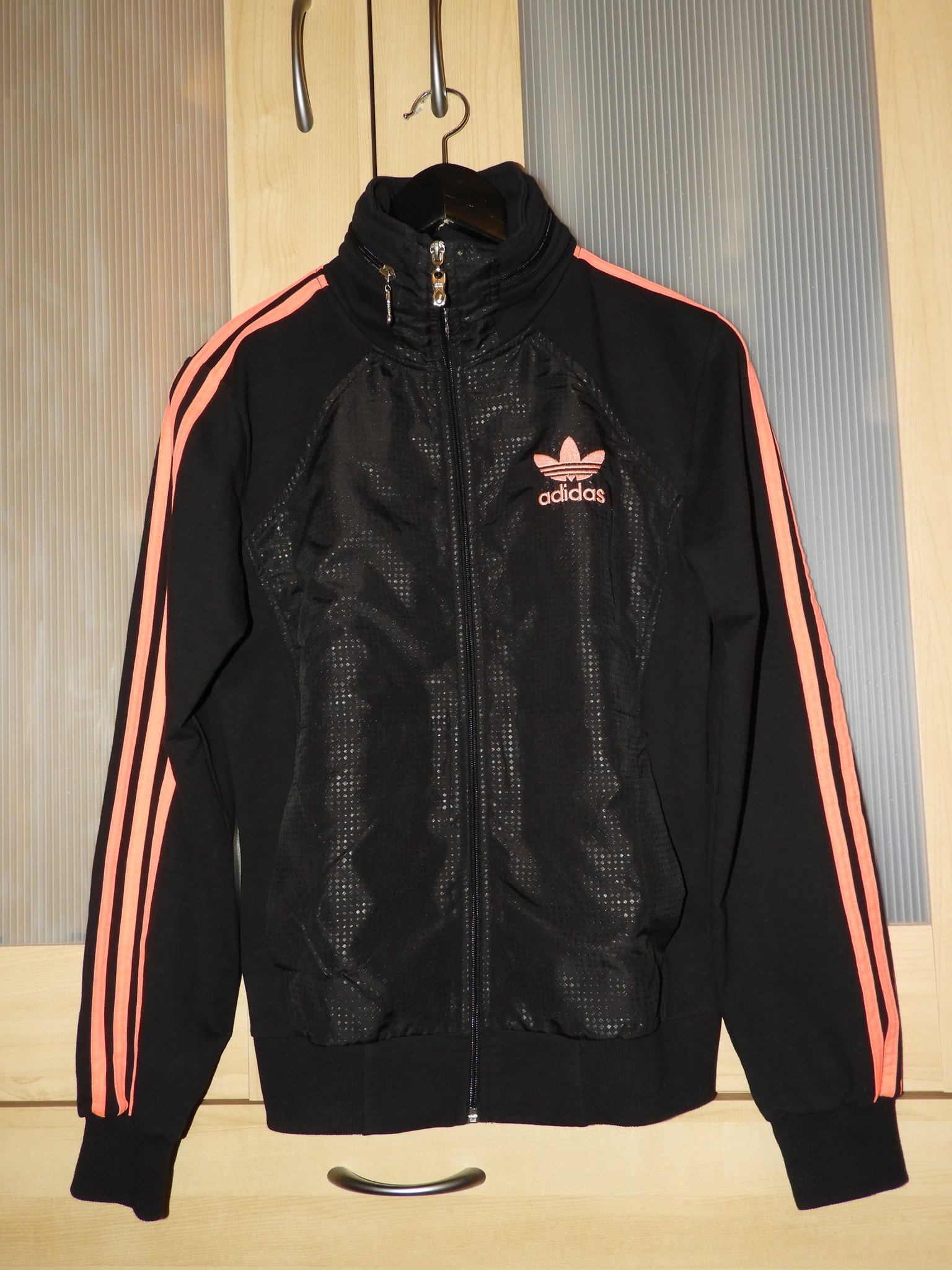 ADIDAS jacka strl L jättefint skick