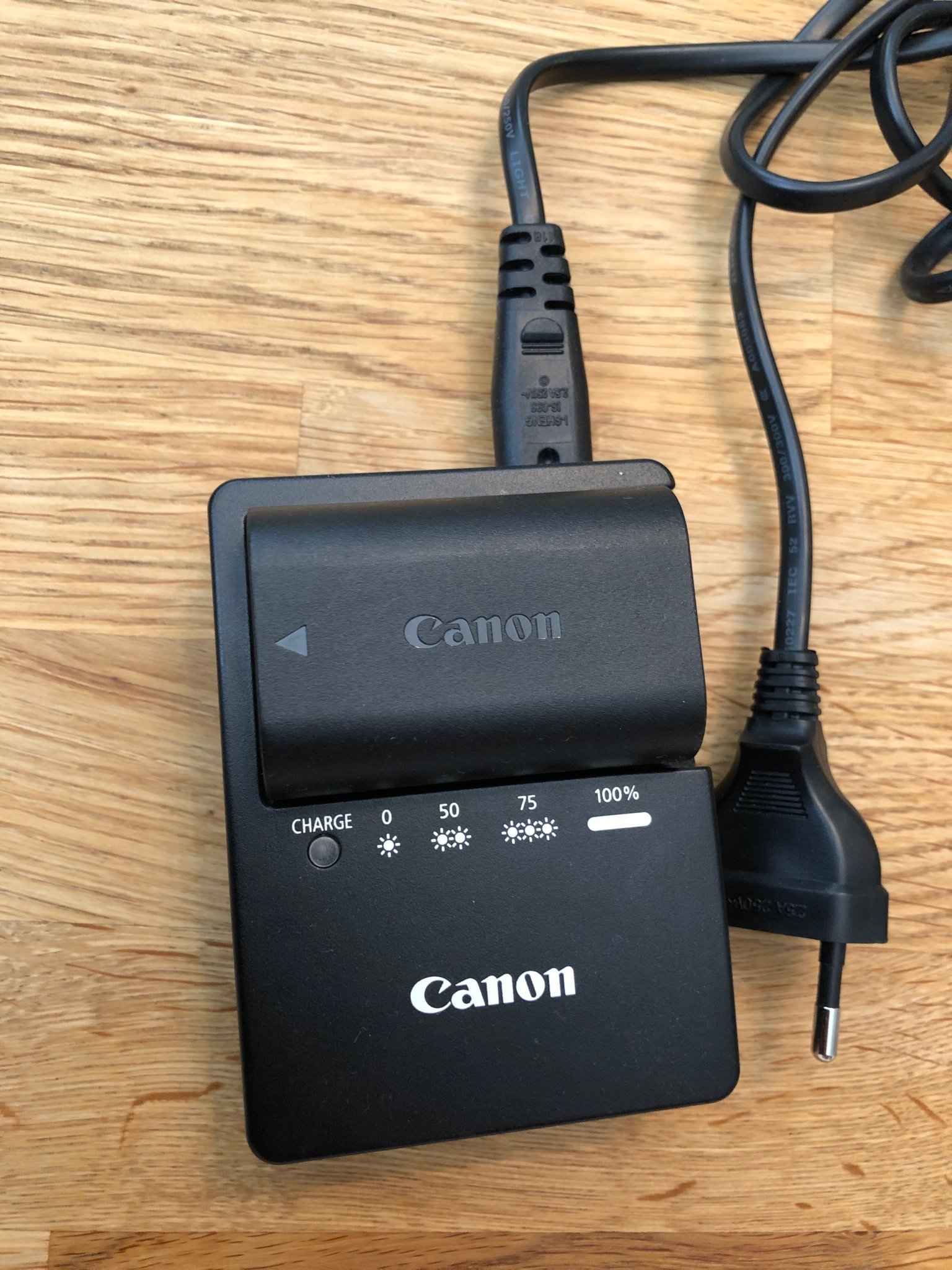 Canon batteriladdare + batteri (412999498) ᐈ Köp på Tradera