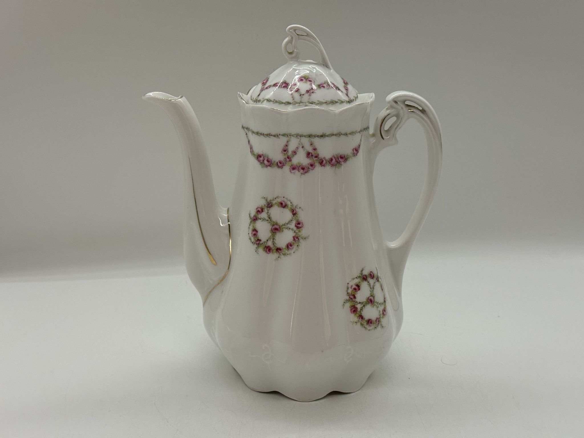 ANTIK / ÄLDRE KAFFEKANNA MED LOCK I PORSLIN KPM TYSKLAND JUGEND STIL