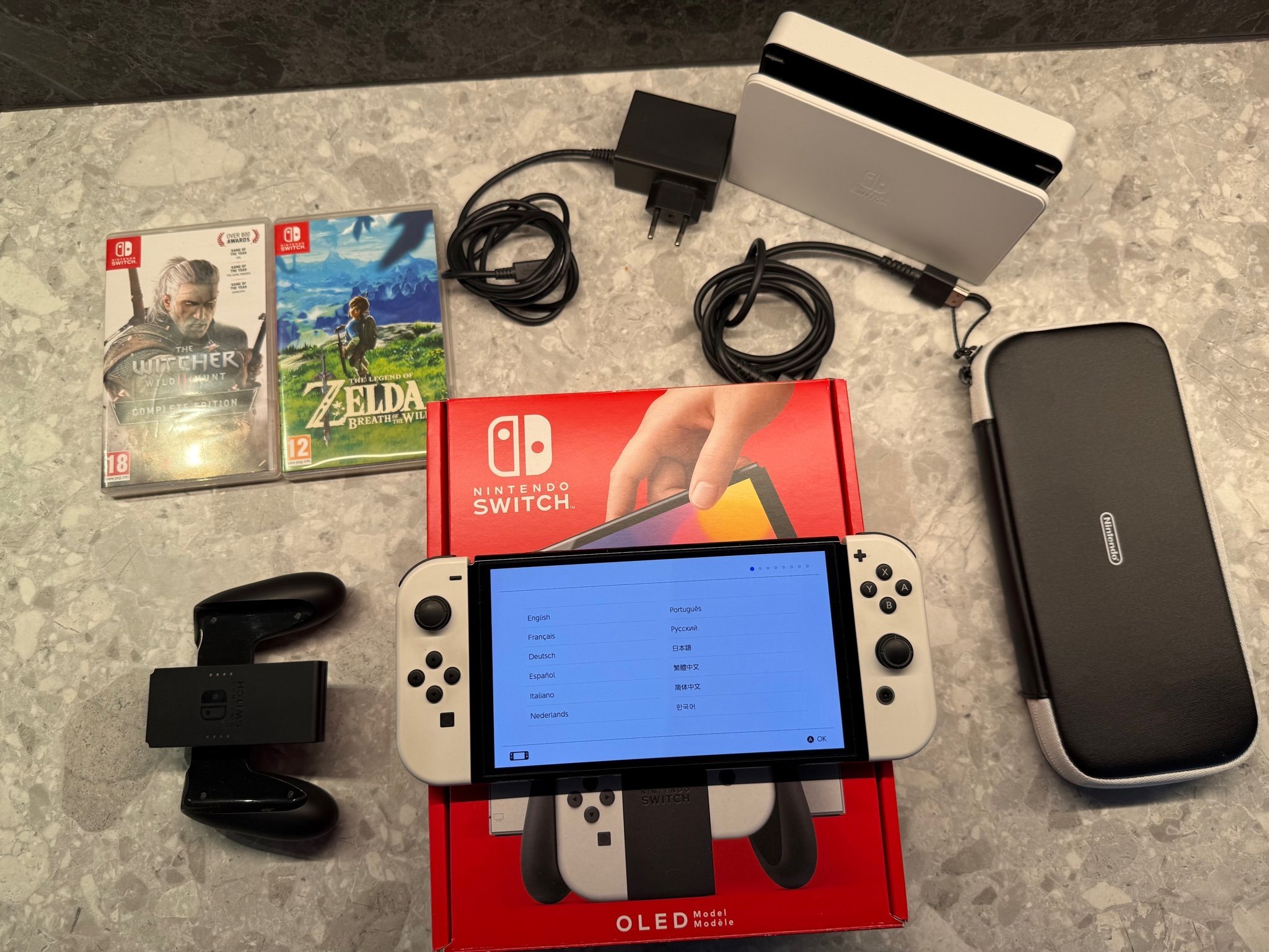 Nintendo Switch OLED med spel och tillbehör Köp på Tradera