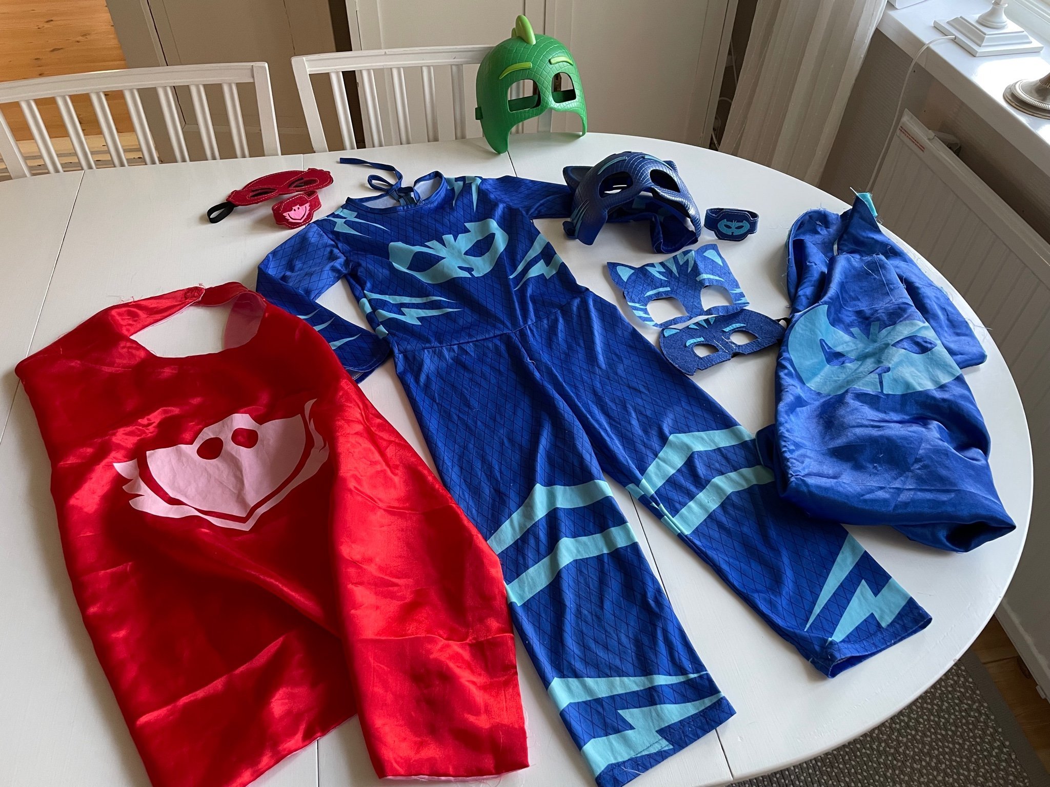 Se produkter som liknar Pyjamashjältarna utklädnad, u.. på Tradera