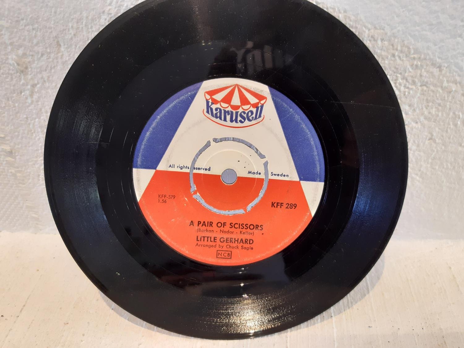 Little Gerhard - A pair of scissors/ How old do you have to be