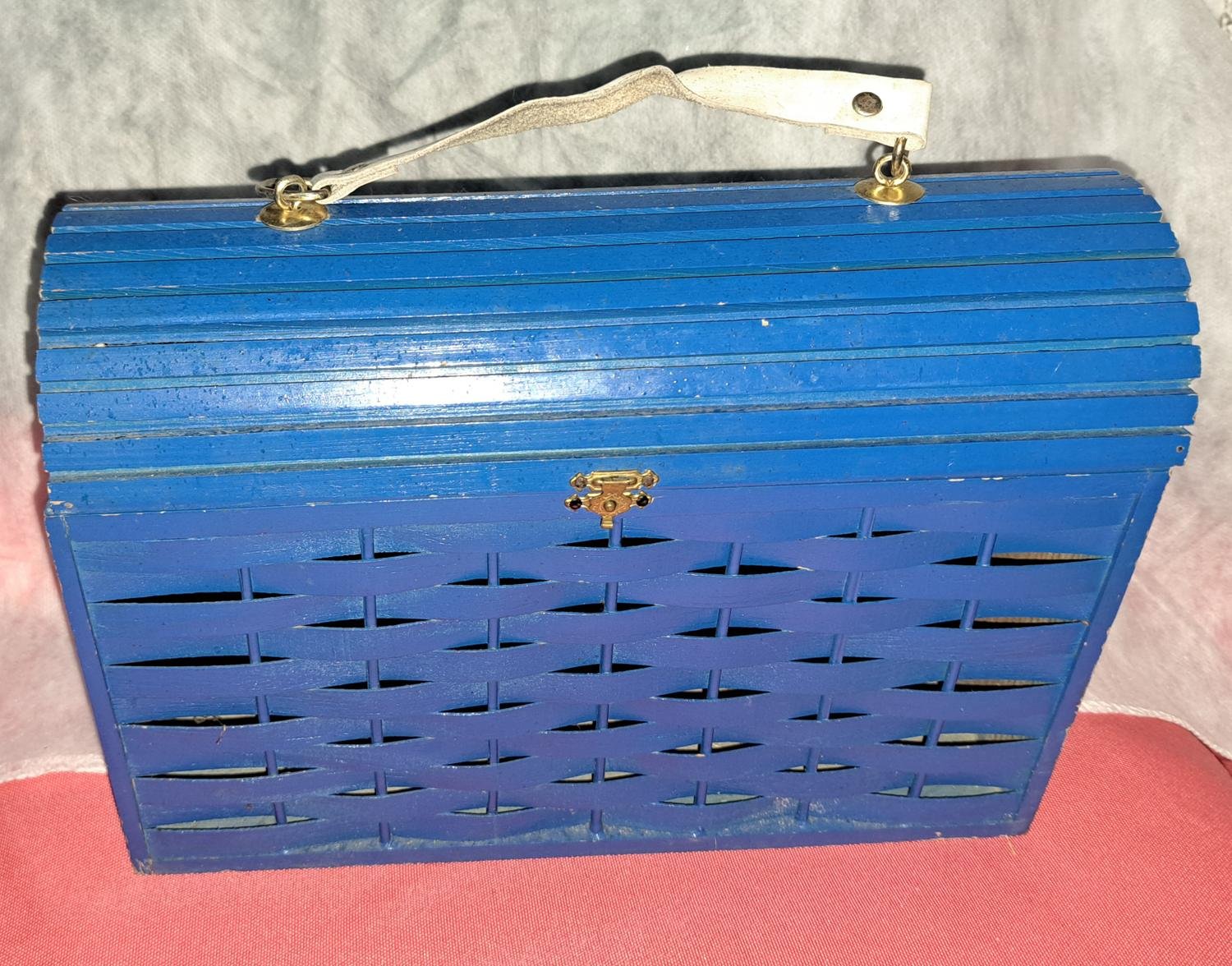 Vintage picnic lunch box made of wood and wicke.. Köp på Tradera