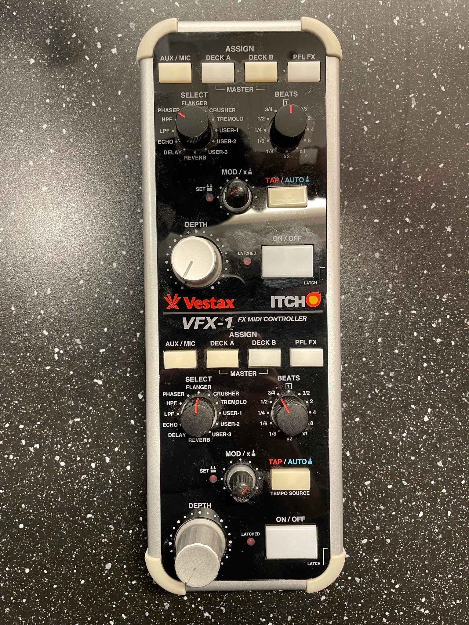 Se produkter som liknar Vestax VFX-1 FX MIDI Controller på Tradera