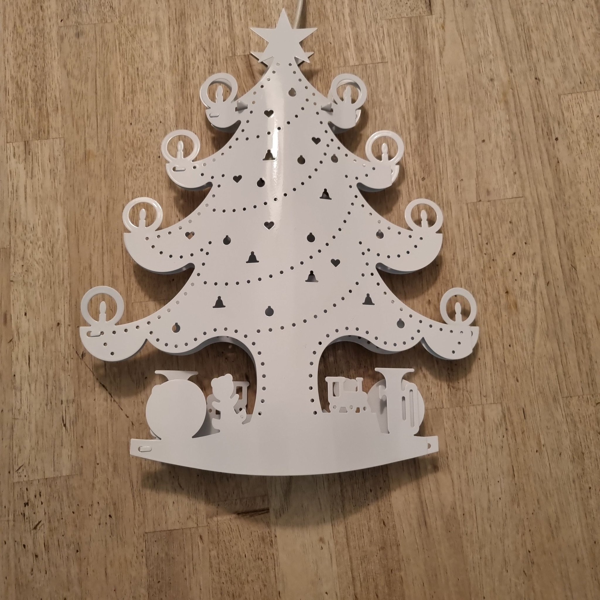 Se produkter som liknar Fin Vit Julgran att hänga i F.. på Tradera