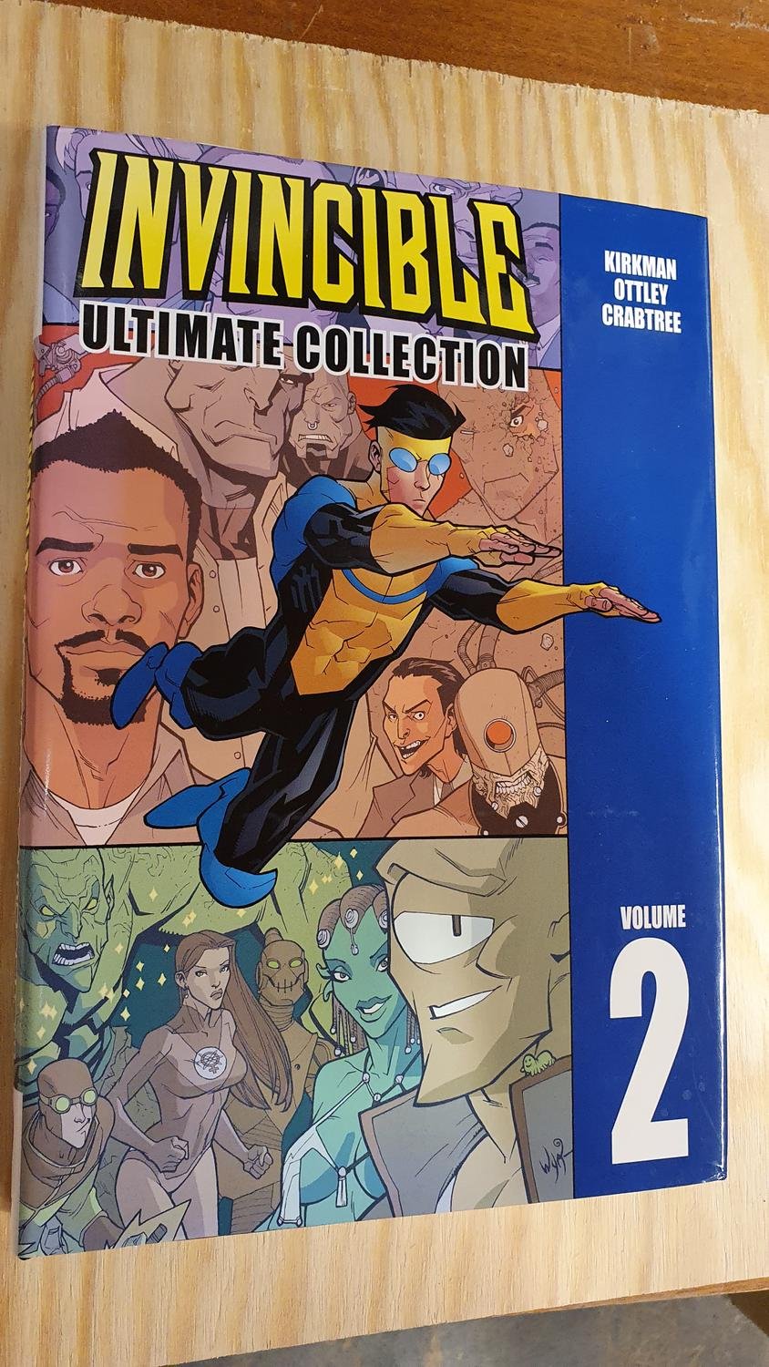 Invincible HC vol. 2 Ultimate Collection (Image)