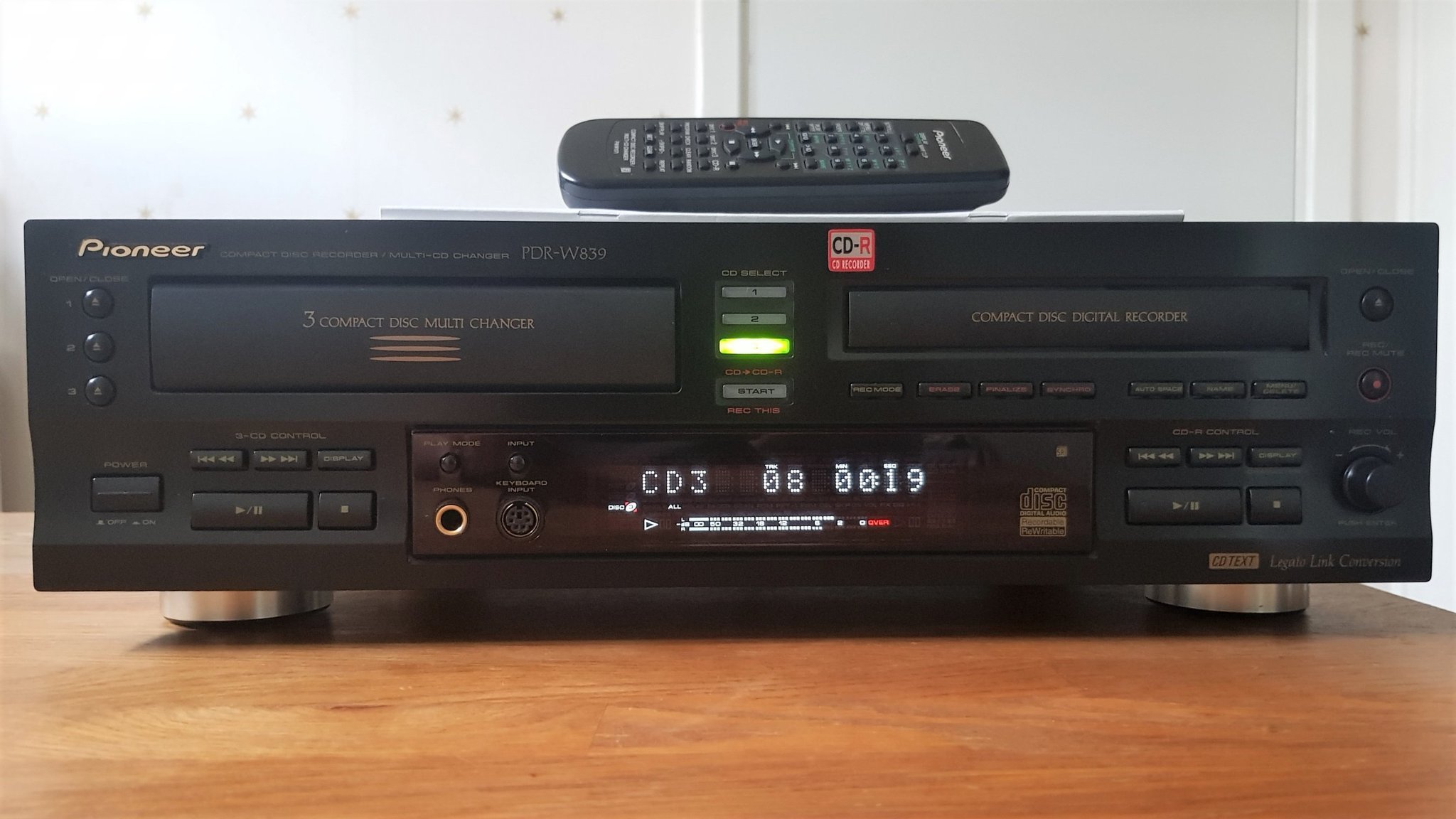 Se produkter som liknar Pioneer PDRW839 CD Recorder .. på Tradera