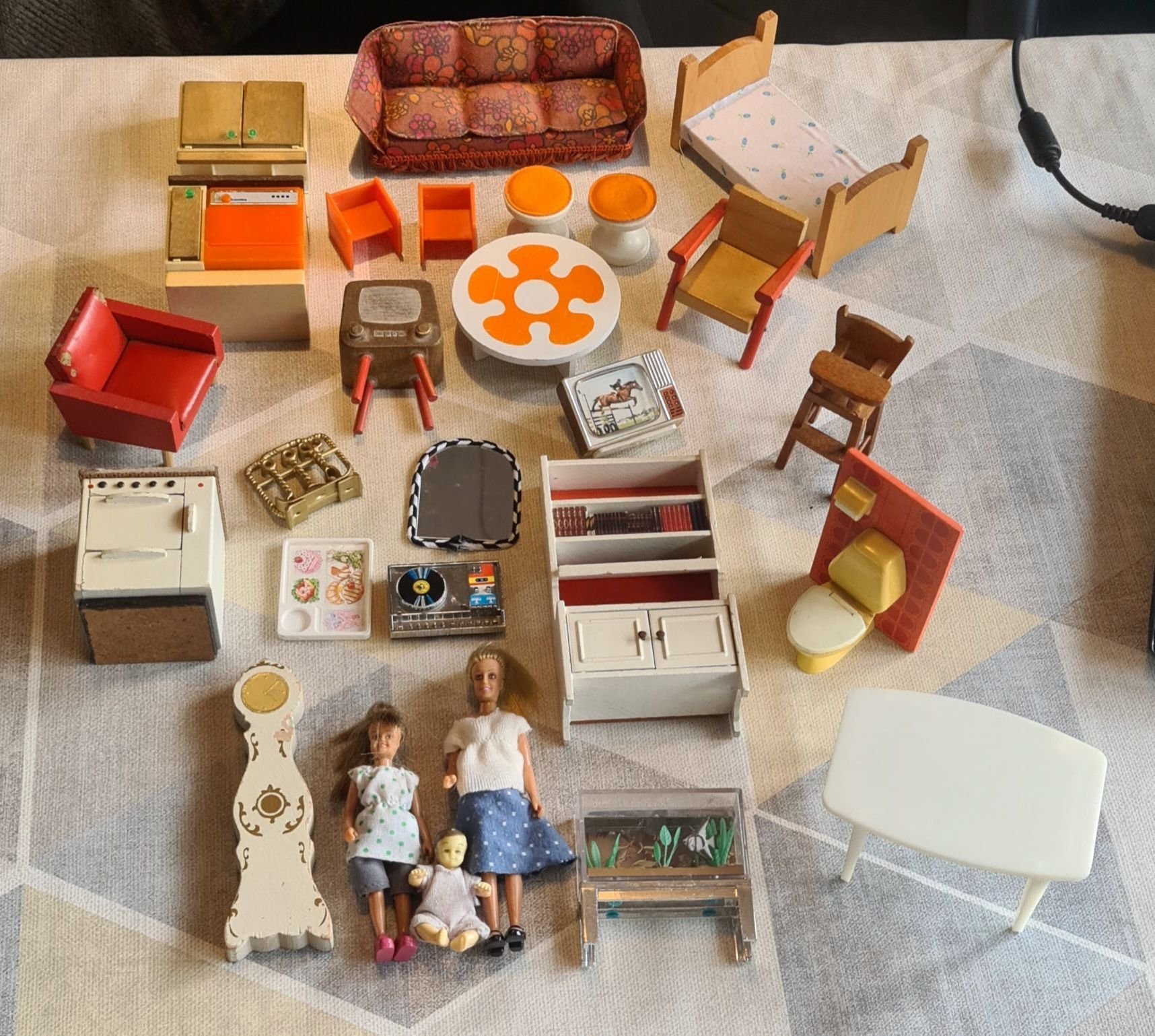 Se produkter som liknar Lundby dockhusmöbler, dockor .. på Tradera