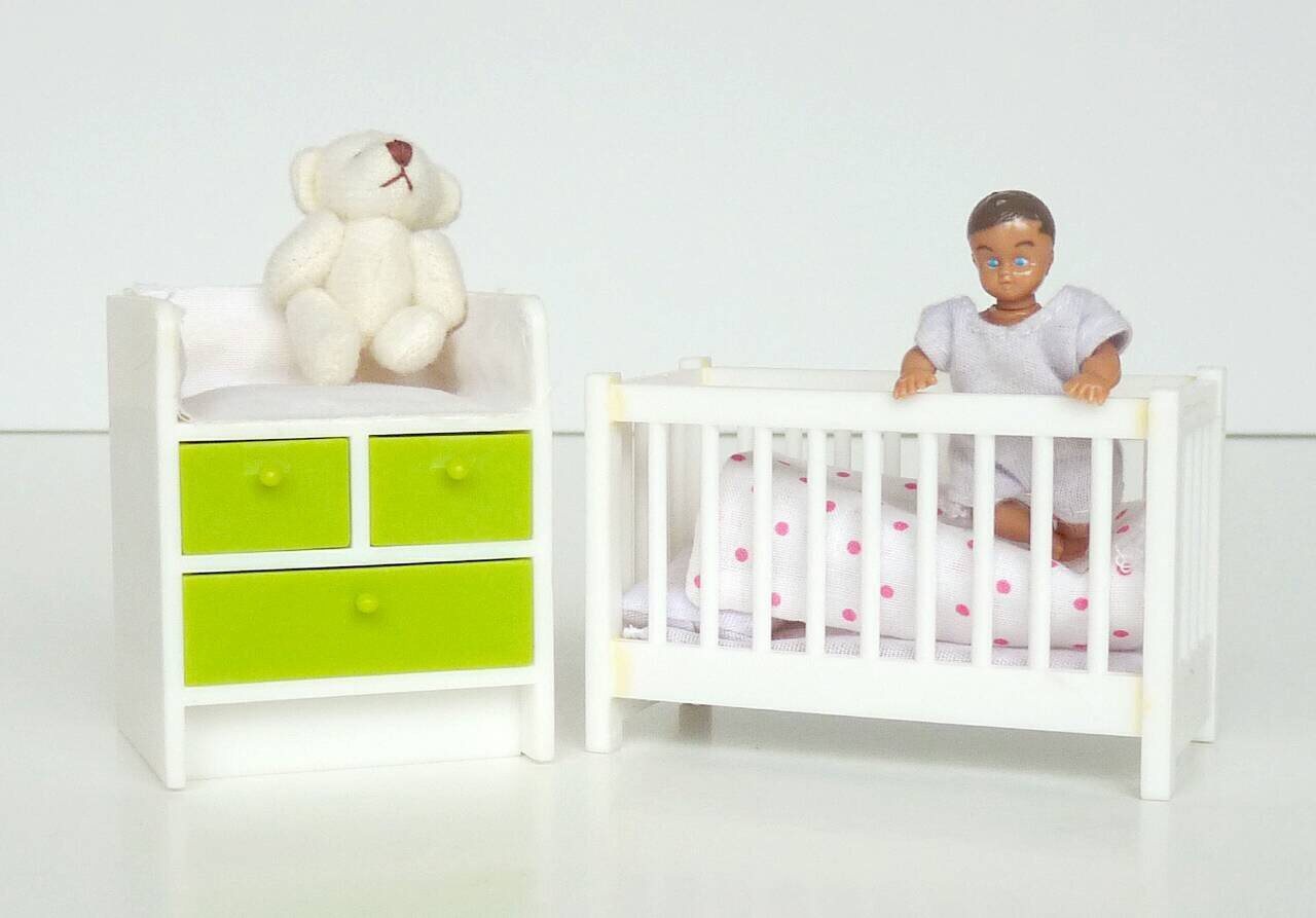 Lundby, barnrum, spjälsäng, bebis, skötbord, nalle, docka. på