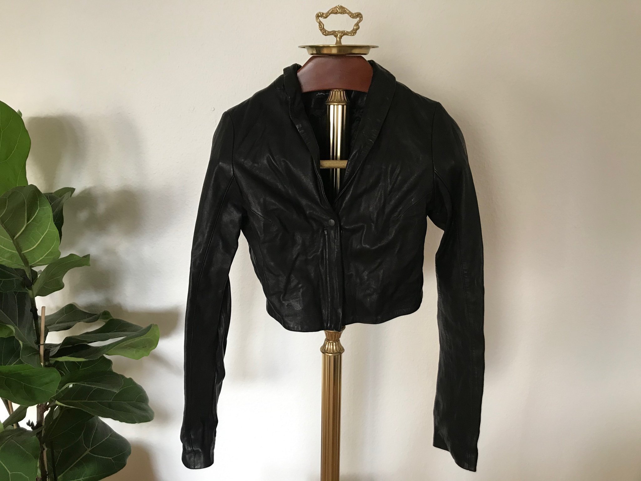 Kort SKINNJACKA i svart LAMM NAPPA! STYLEIN SMA.. (407922695 Nappa Kort Skinnjacka Svart | Manofakind