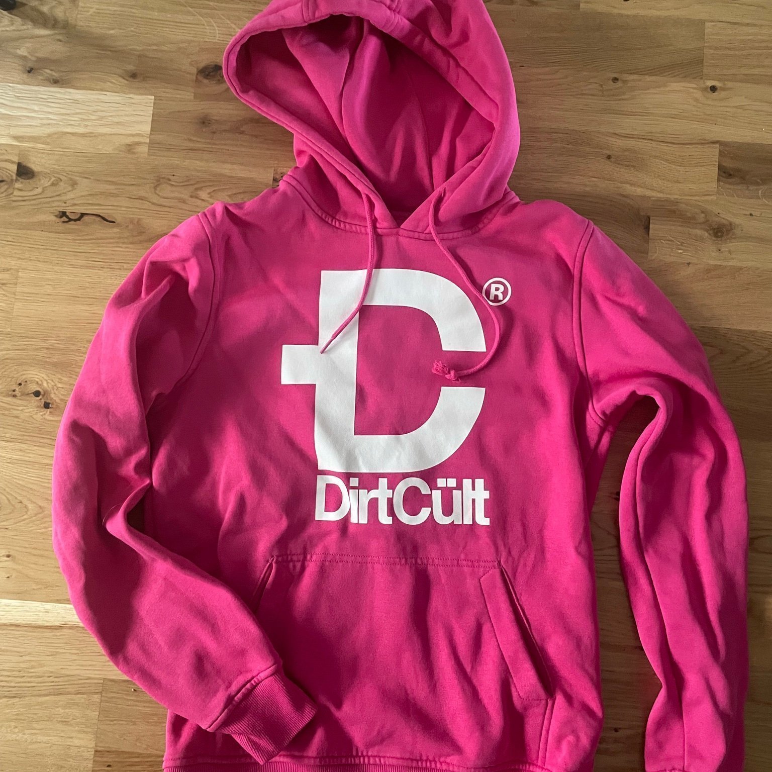 Dirt cult hoodie stl S | Köp på Tradera (613013861)