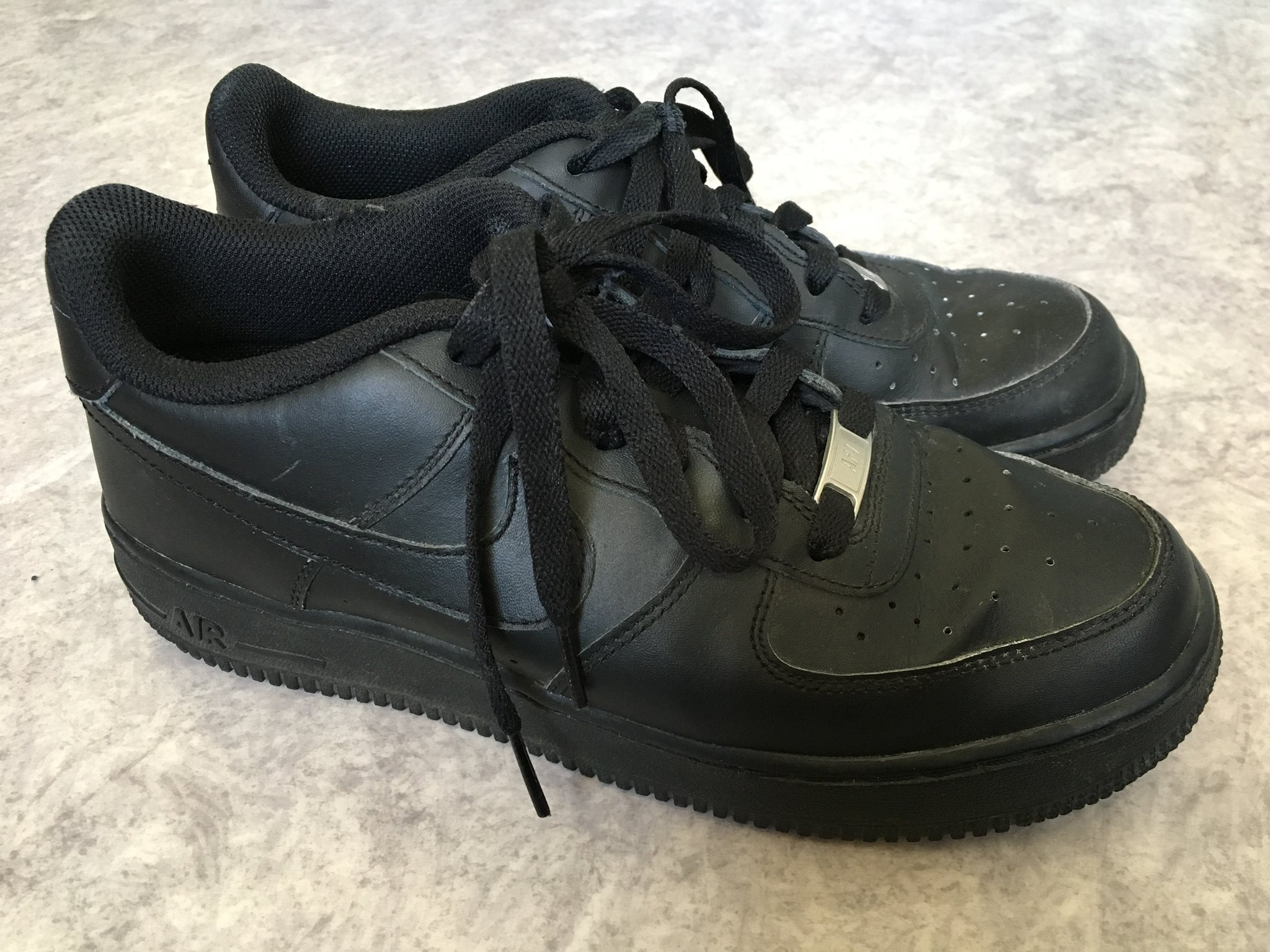 nike air force svarta låga nike air force svarta låga