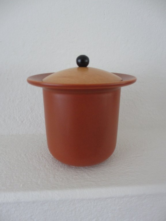 Terracottafärgad burk med trälock BodaNova Höganäs Collection Mycket fint skick