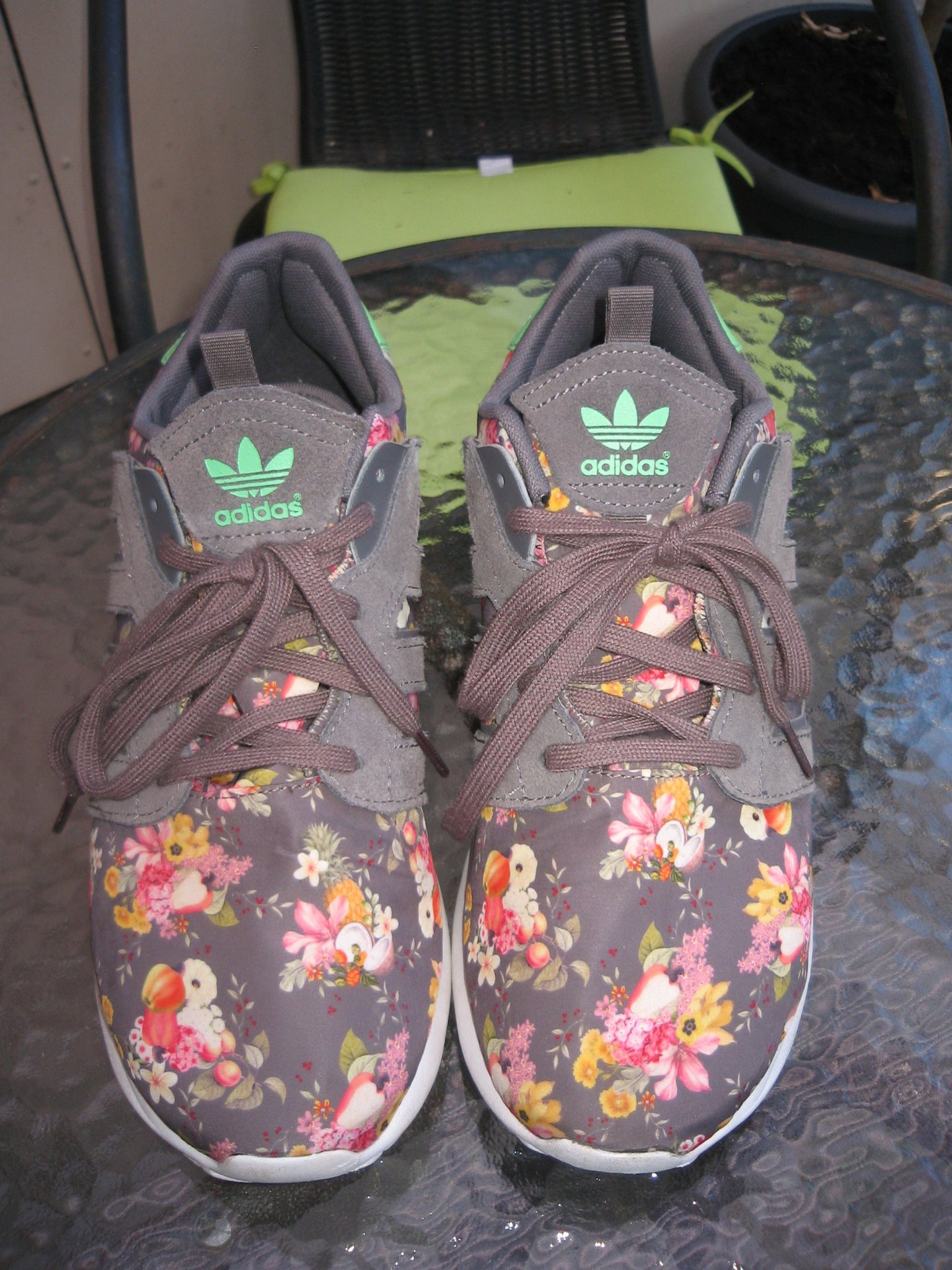 Adidas skor, snyggt mönstrade strl. 841, 26,5 cm, fräscha! Adidas skor, snyggt mönstrade strl. 841, 26,5 cm, fräscha!