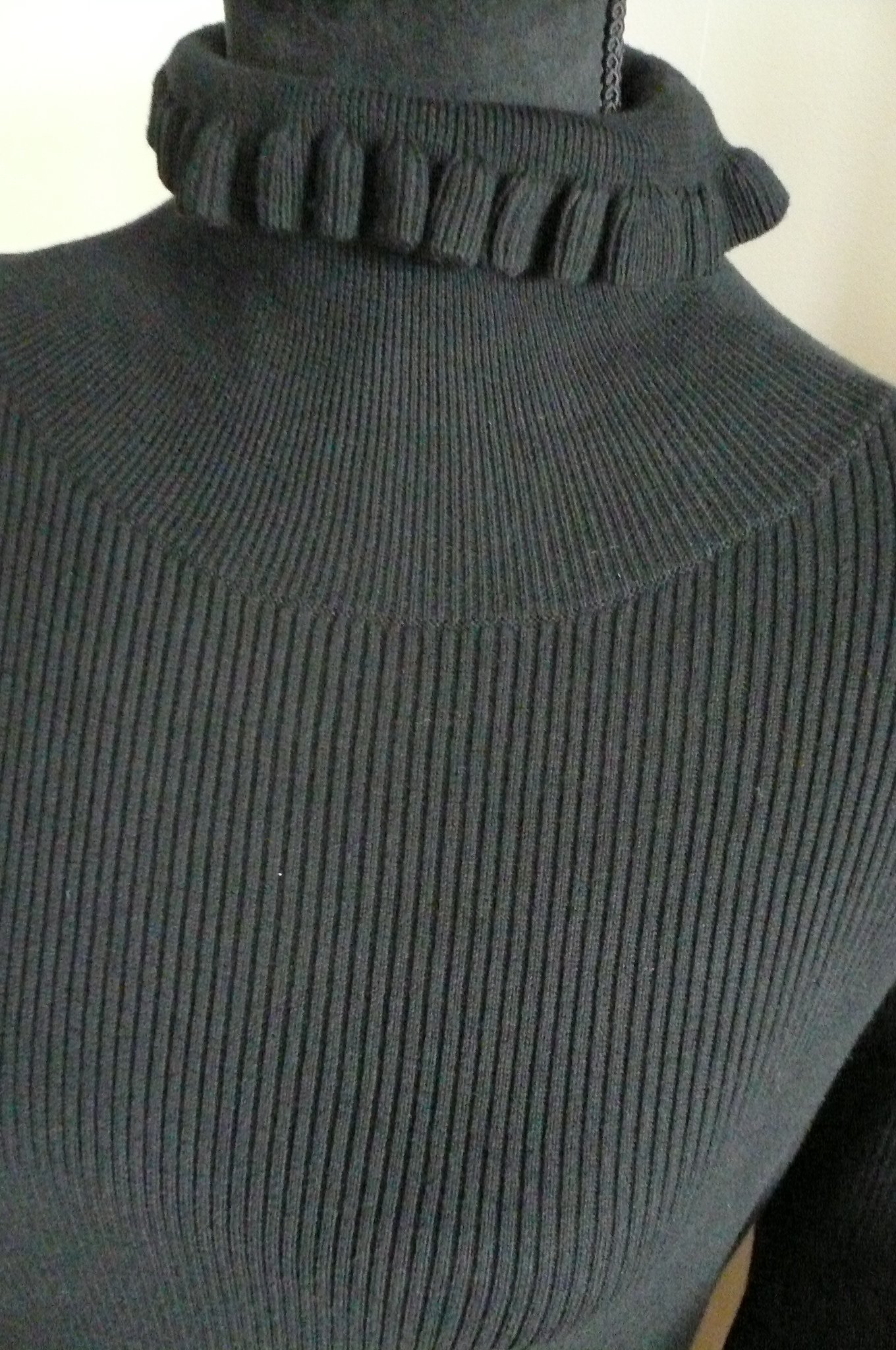 BIBI BLACKDRESSBOMULLJUMPERFABRIKENXL (423639553) ᐈ Köp Bibi stickad klänning med polokrage | Jumperfabriken.se