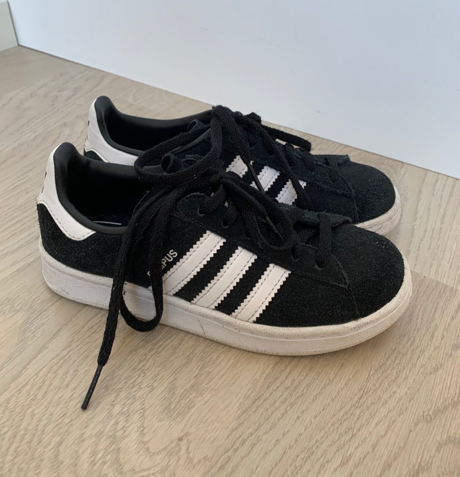 Skor, sneakers, SVART, Adidas Campus, strl 31
