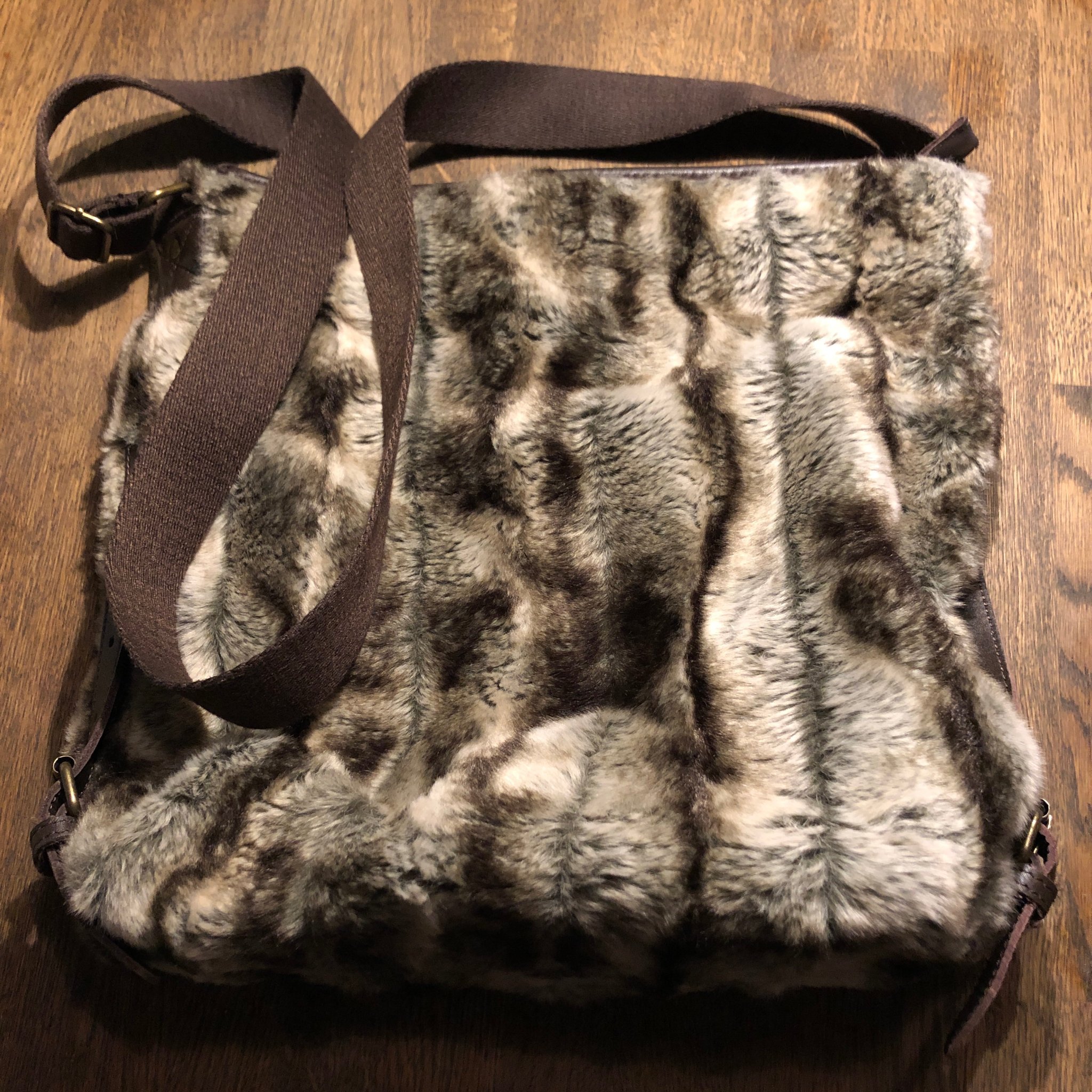 Väska i fake fur päls fr Ceannis Väska i fake fur päls fr Ceannis