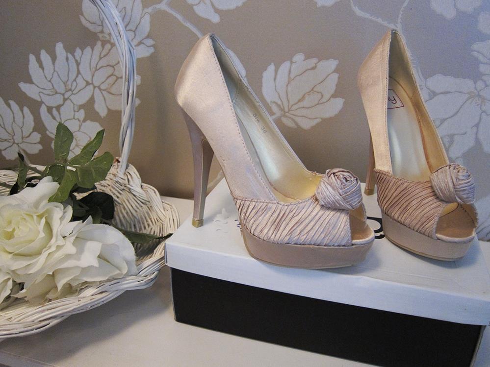 Nelly fri frakt pumps högklackat high heels peep toe Siw Nu 36 Nelly fri frakt pumps högklackat high heels peep toe Siw Nu 36