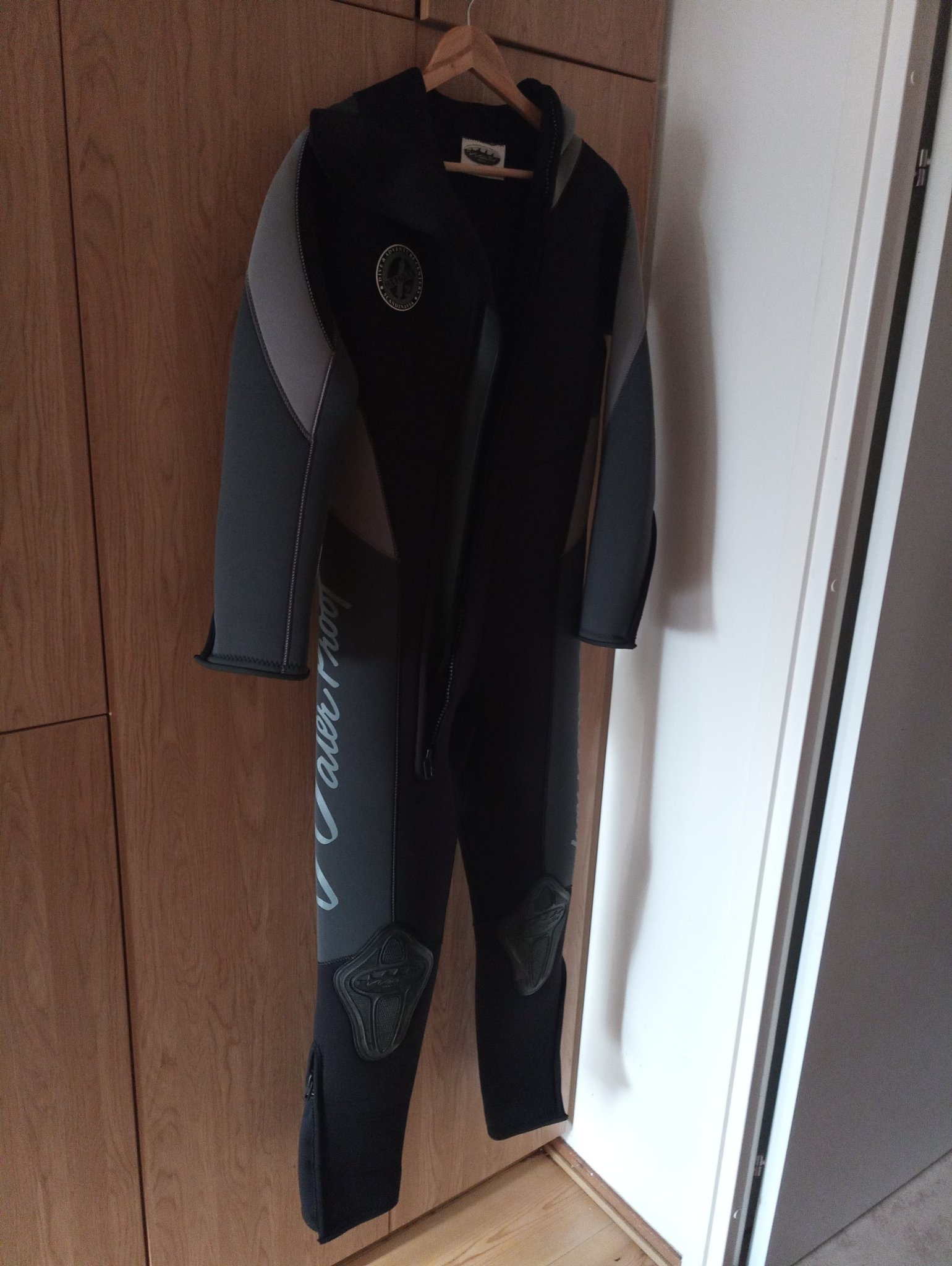 Semi dry våtdräkt waterproof strl L Semi dry våtdräkt waterproof strl L