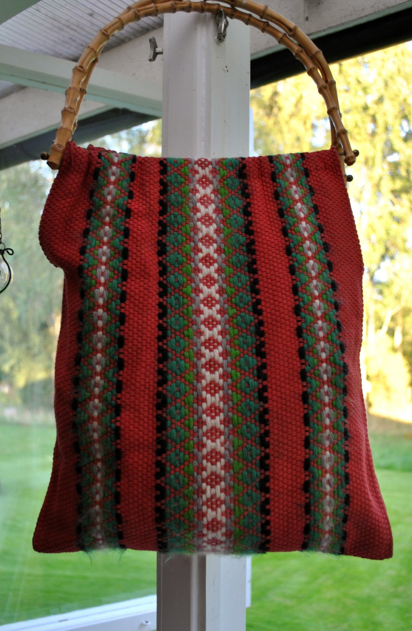 Fin retro snygg handväv väska med bambu handtag & fina detaljer fr 60 70 talet Fin retro snygg handväv väska med bambu handtag & fina detaljer fr 60 70 talet