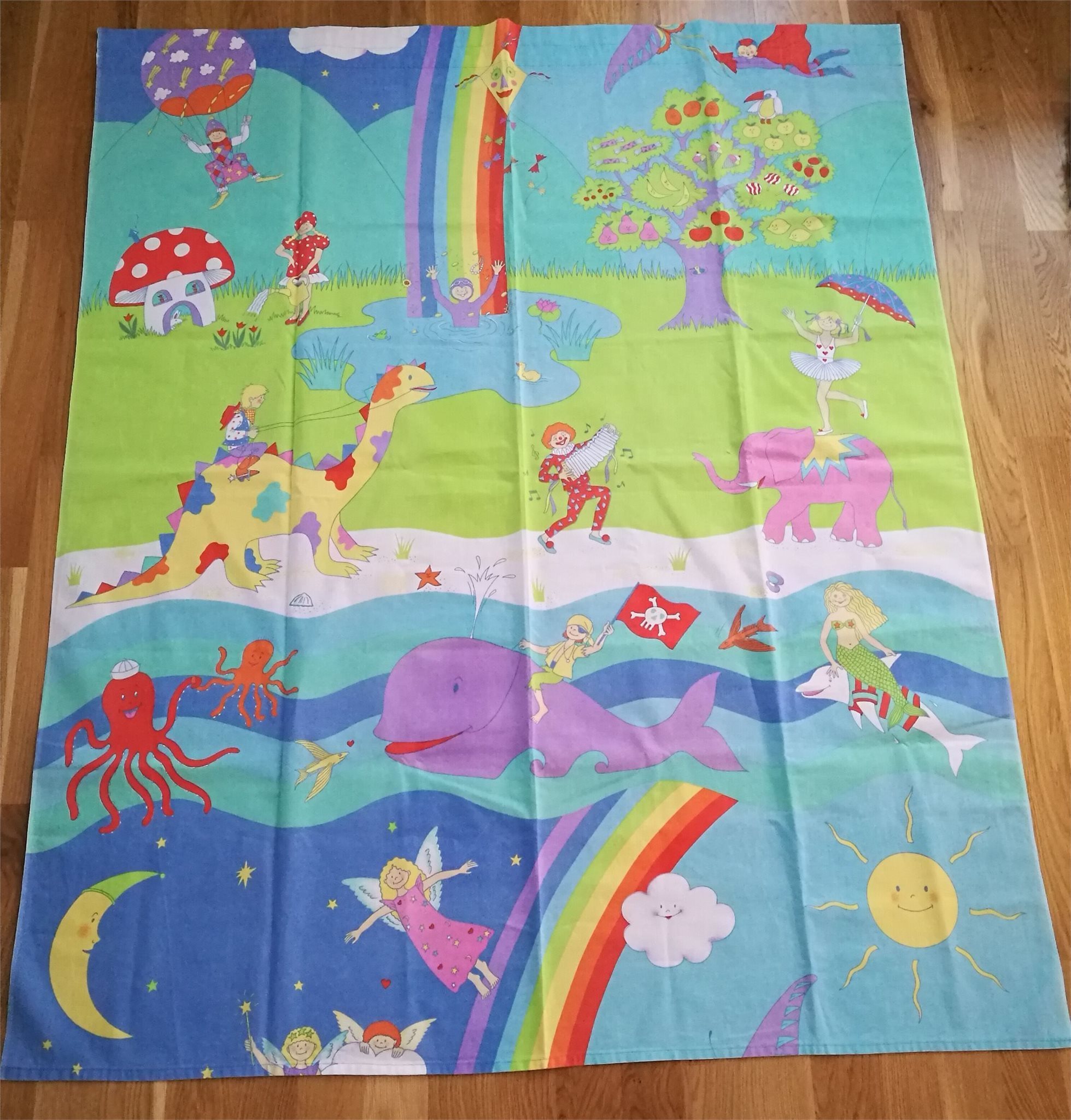 Retro barngardiner med dinosaurie regnbåge elefant älva häst m. m. två