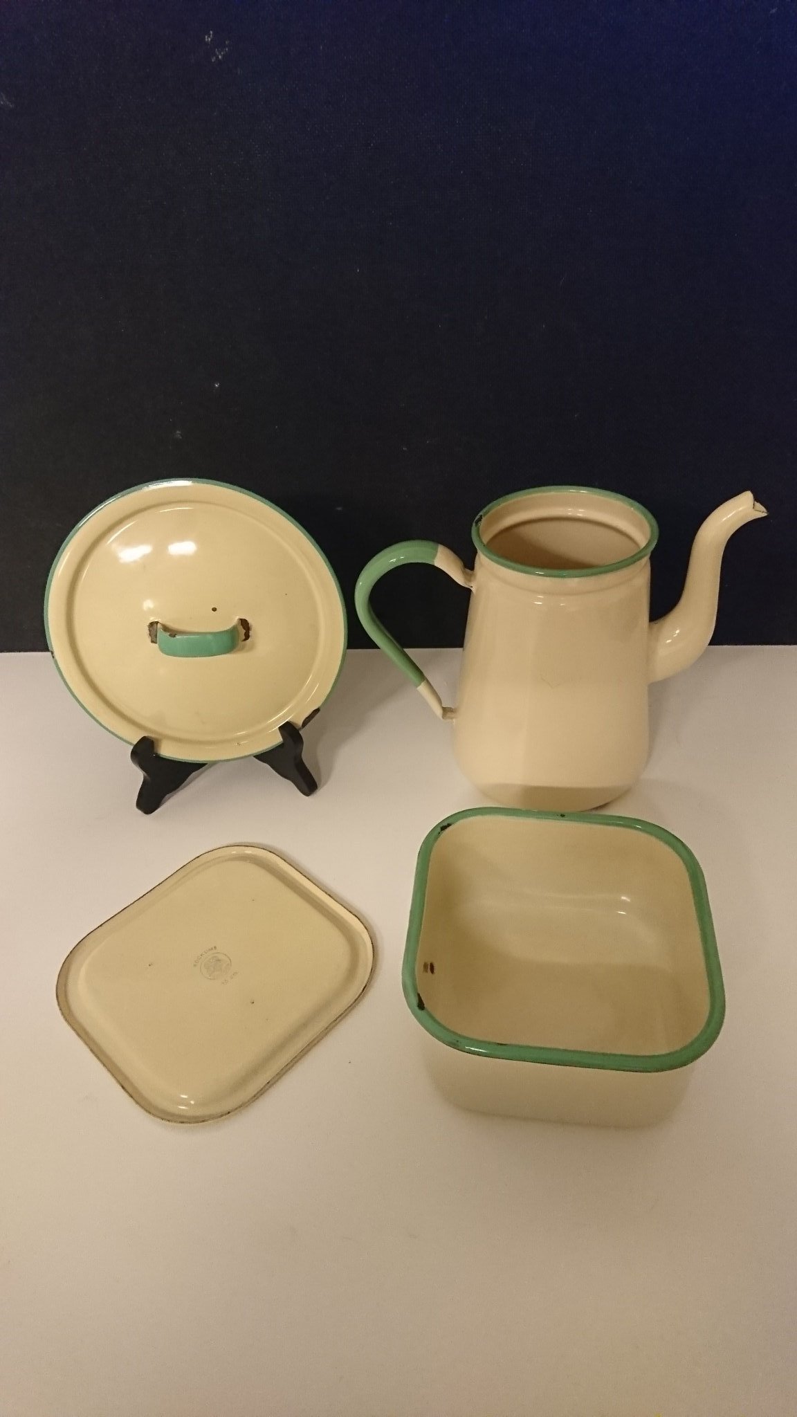 3 delar - kanna - burk med lock - grytlock - Kockums Emalj