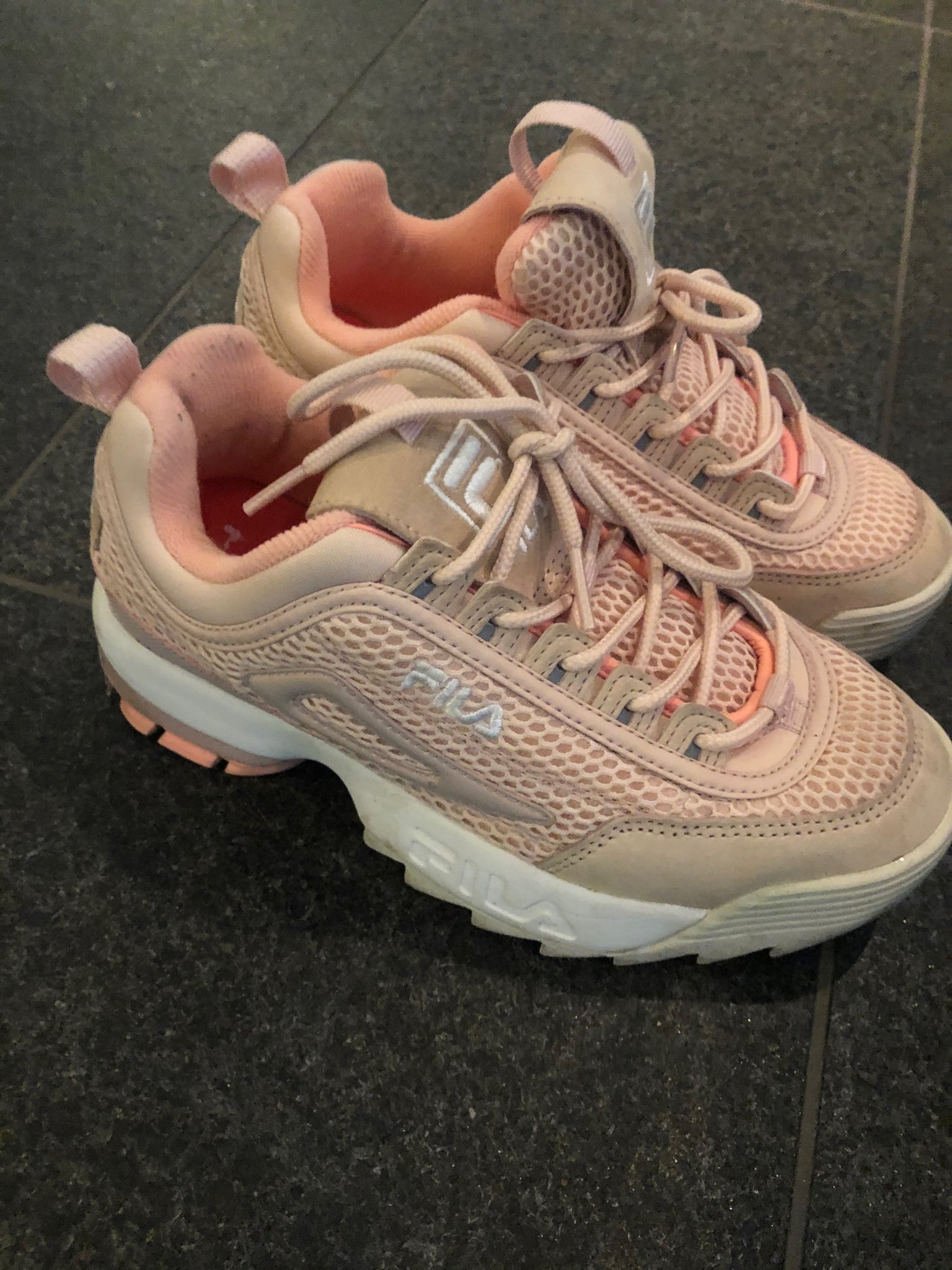 Fina rosa Filaskor Använda en gång!! Fina rosa Filaskor Använda en gång!!